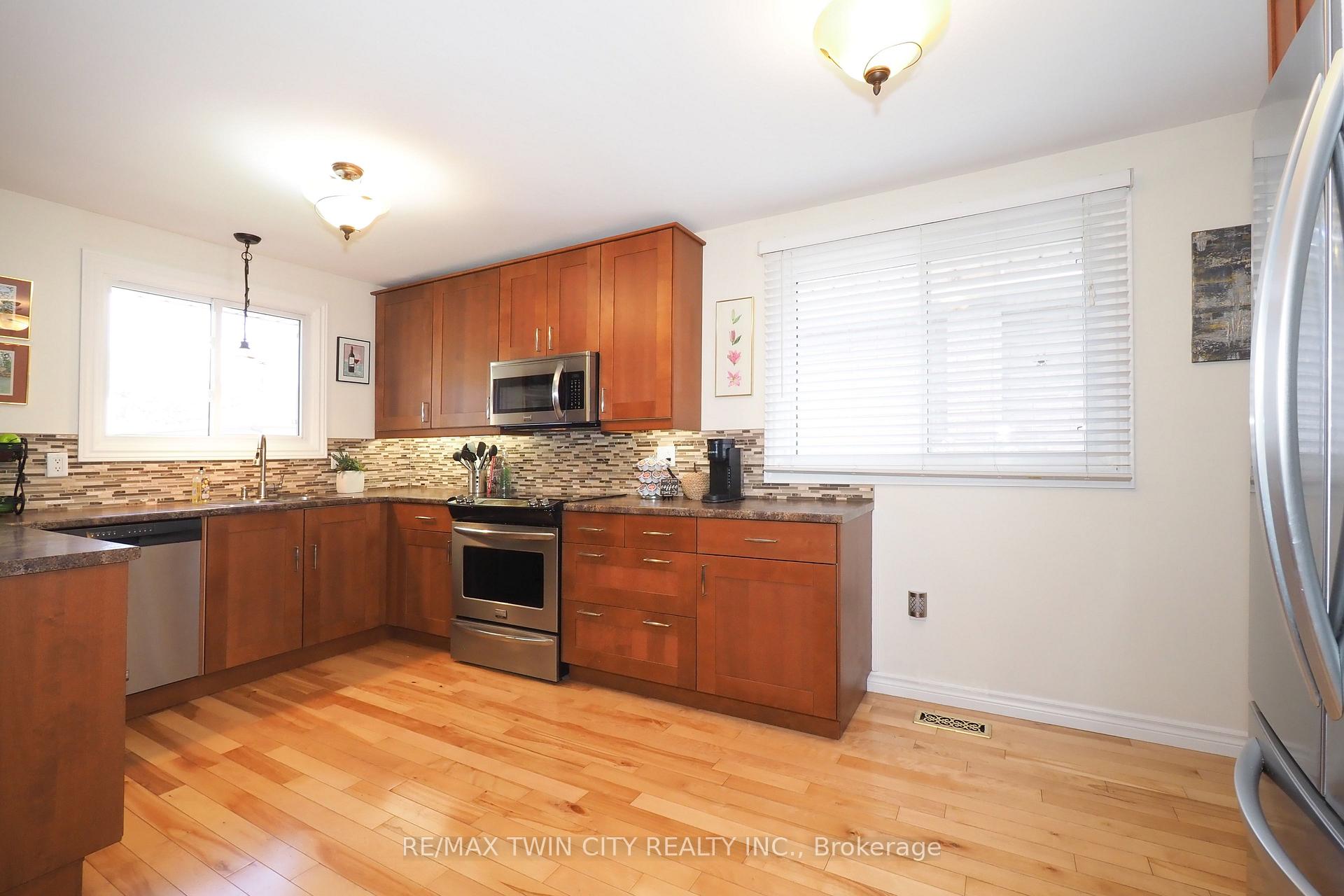 Photo 9 of 59 Bakersfield Drive, Cambridge, Christopher-Champlain — HOMEH