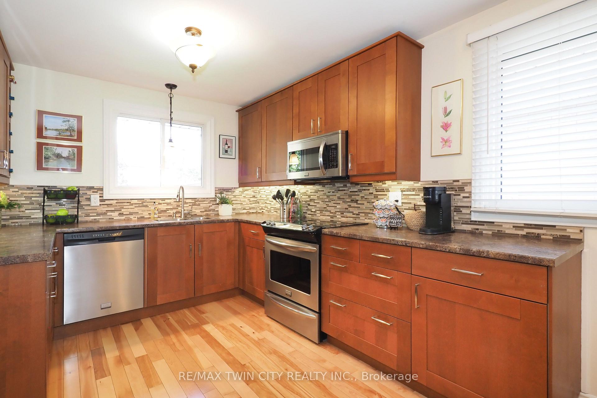 Photo 11 of 59 Bakersfield Drive, Cambridge, Christopher-Champlain — HOMEH