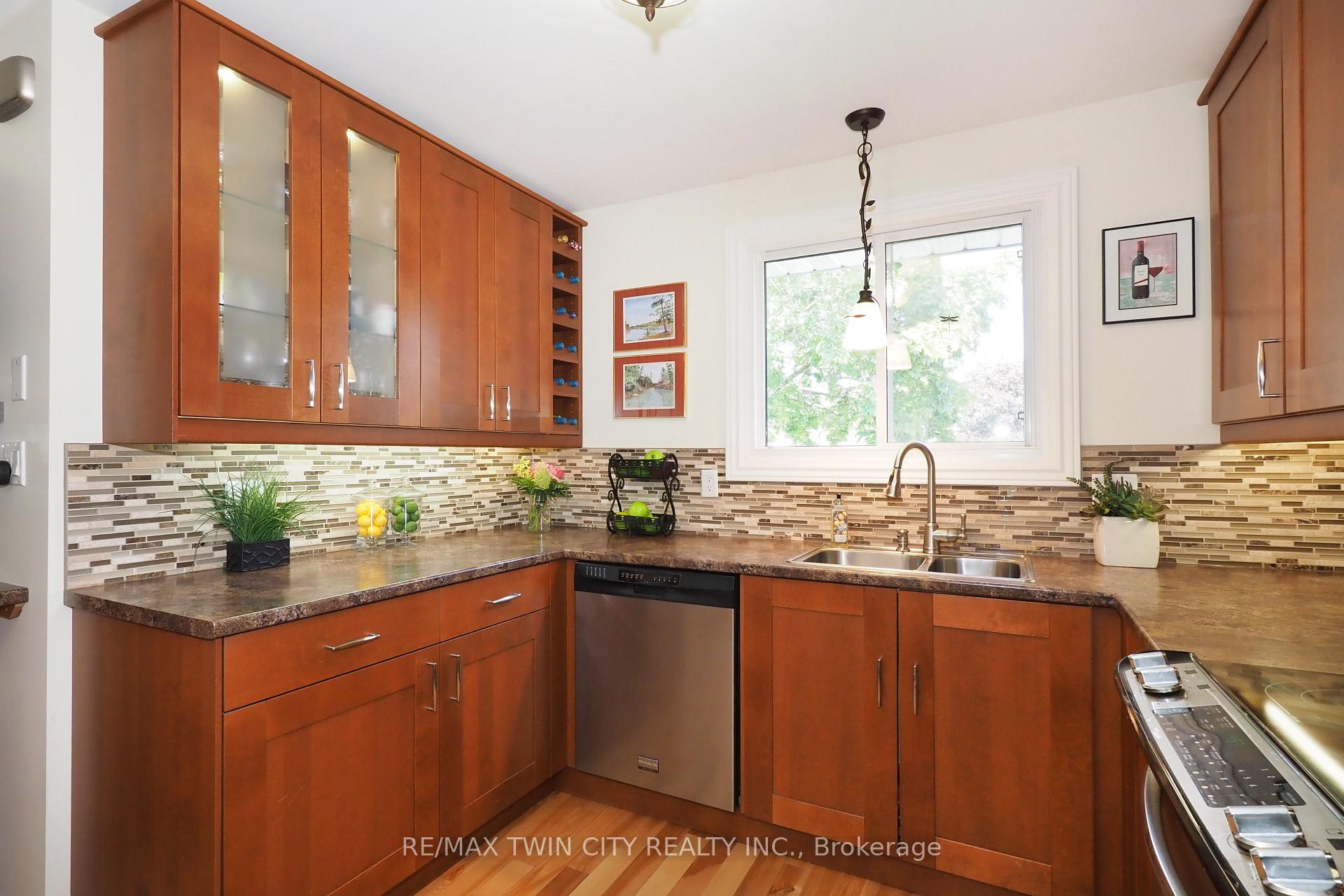 Photo 12 of 59 Bakersfield Drive, Cambridge, Christopher-Champlain — HOMEH
