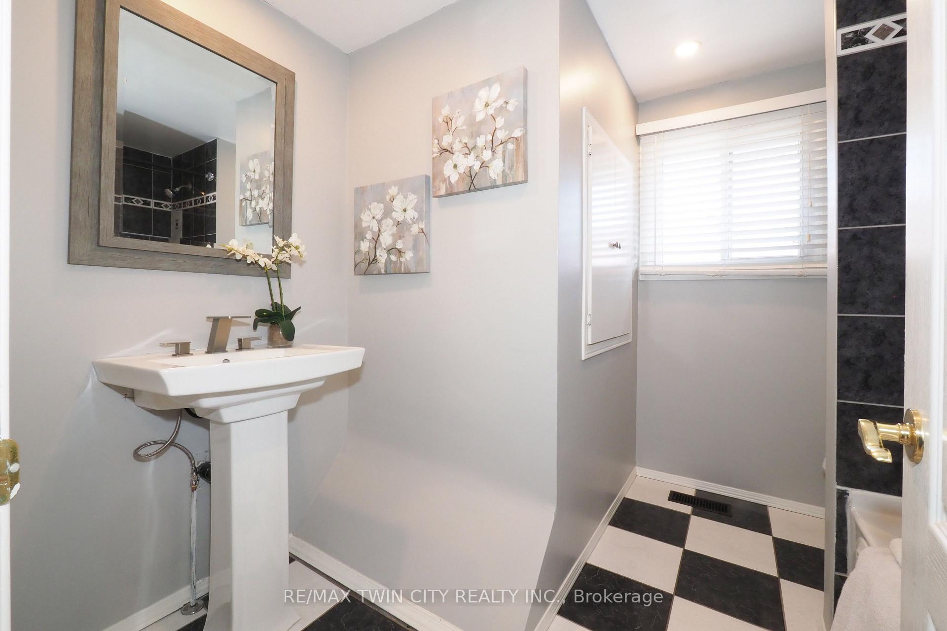Photo 18 of 59 Bakersfield Drive, Cambridge, Christopher-Champlain — HOMEH