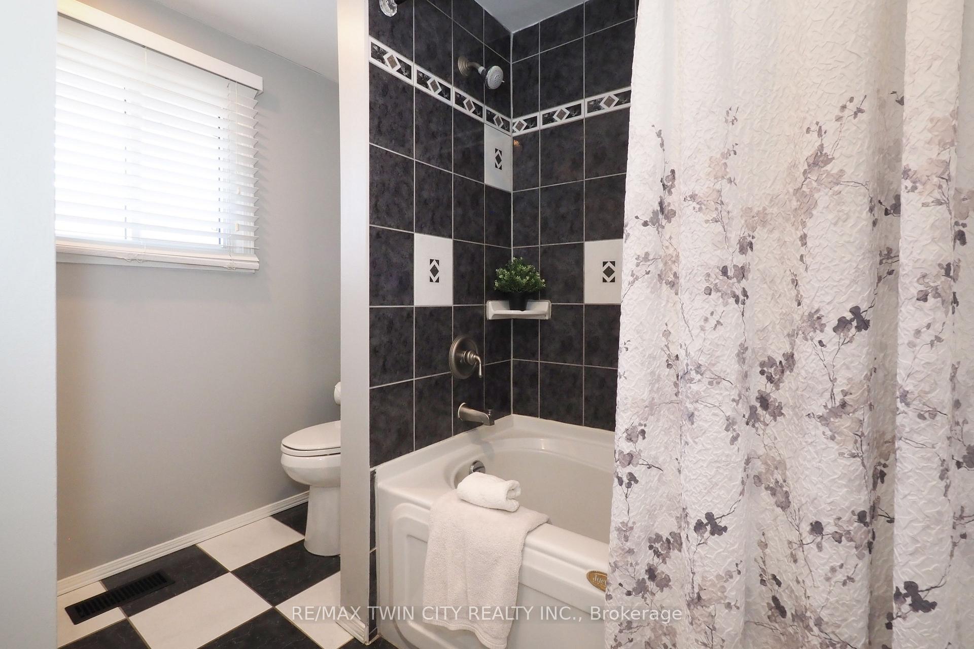 Photo 19 of 59 Bakersfield Drive, Cambridge, Christopher-Champlain — HOMEH