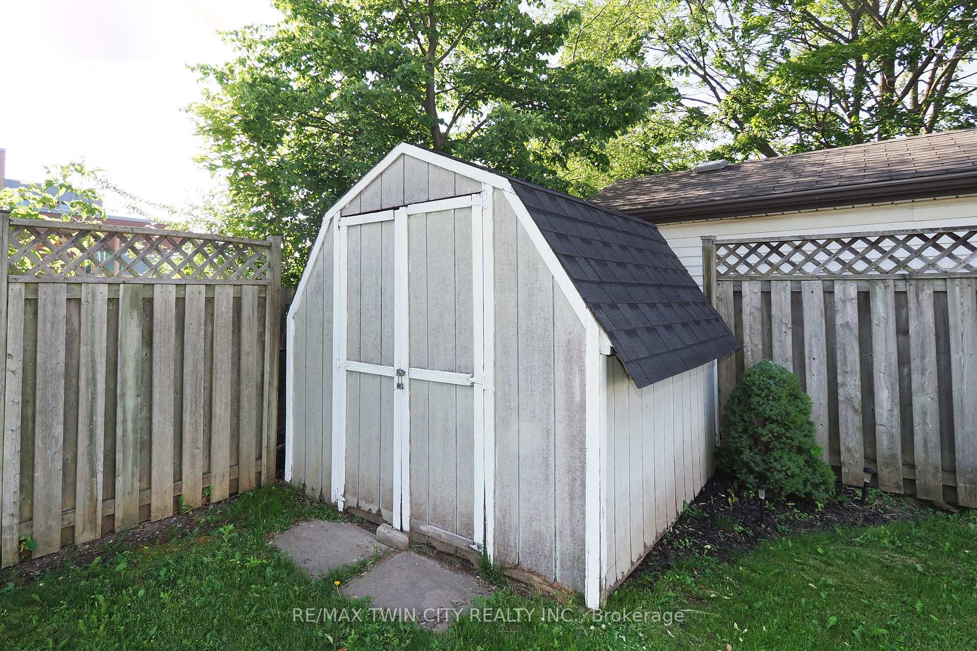 Photo 32 of 59 Bakersfield Drive, Cambridge, Christopher-Champlain — HOMEH