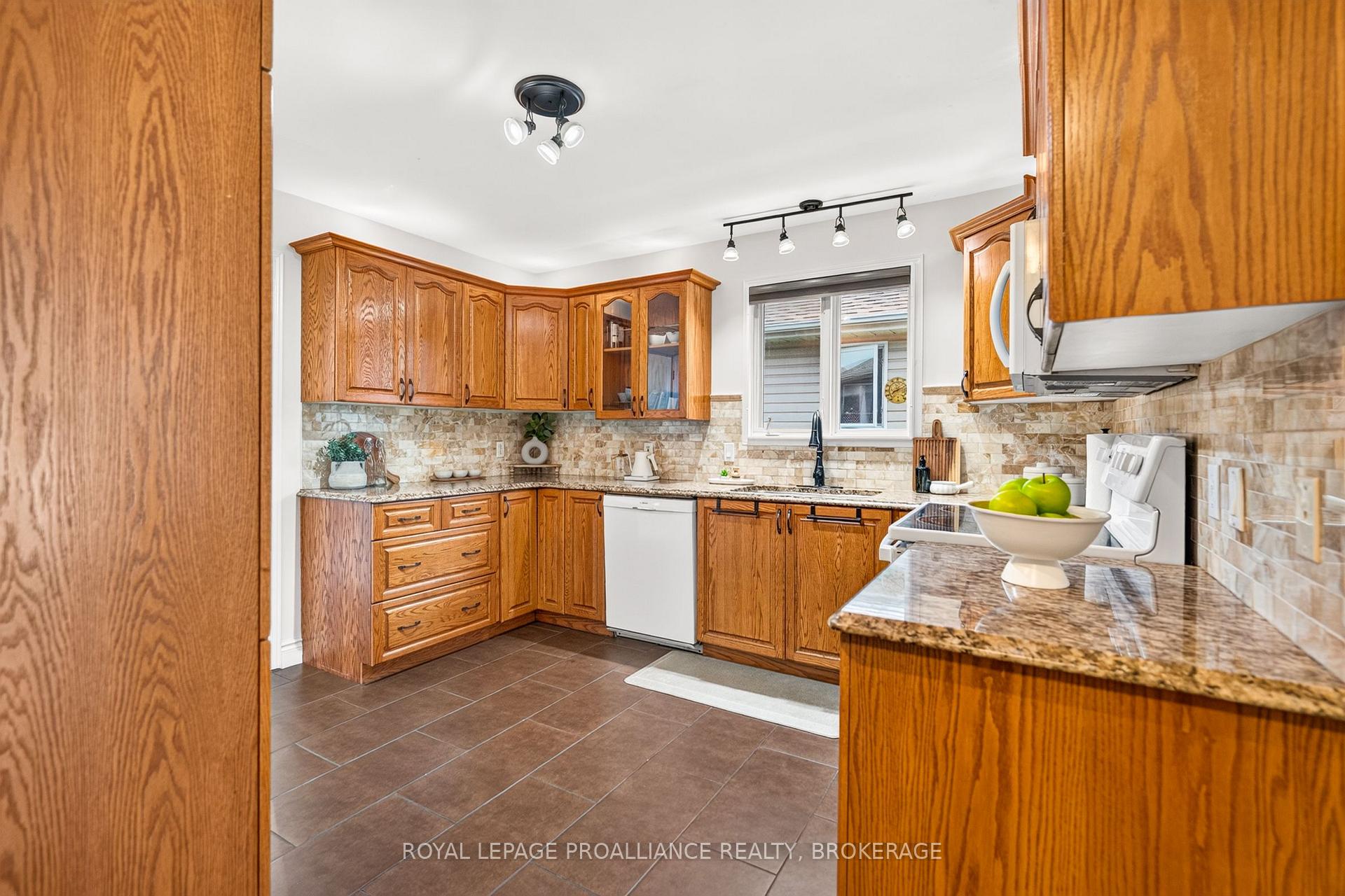 Photo 11 of 178 Langfield Street, Kingston, City Northwest — HOMEH