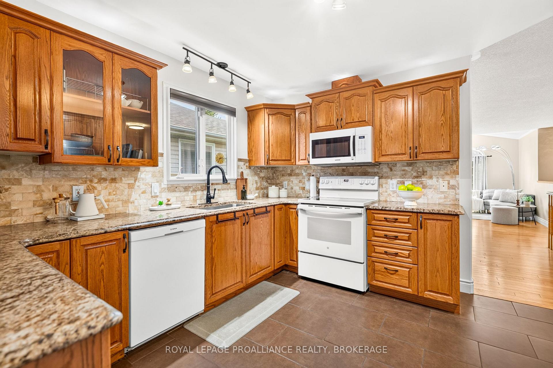 Photo 12 of 178 Langfield Street, Kingston, City Northwest — HOMEH