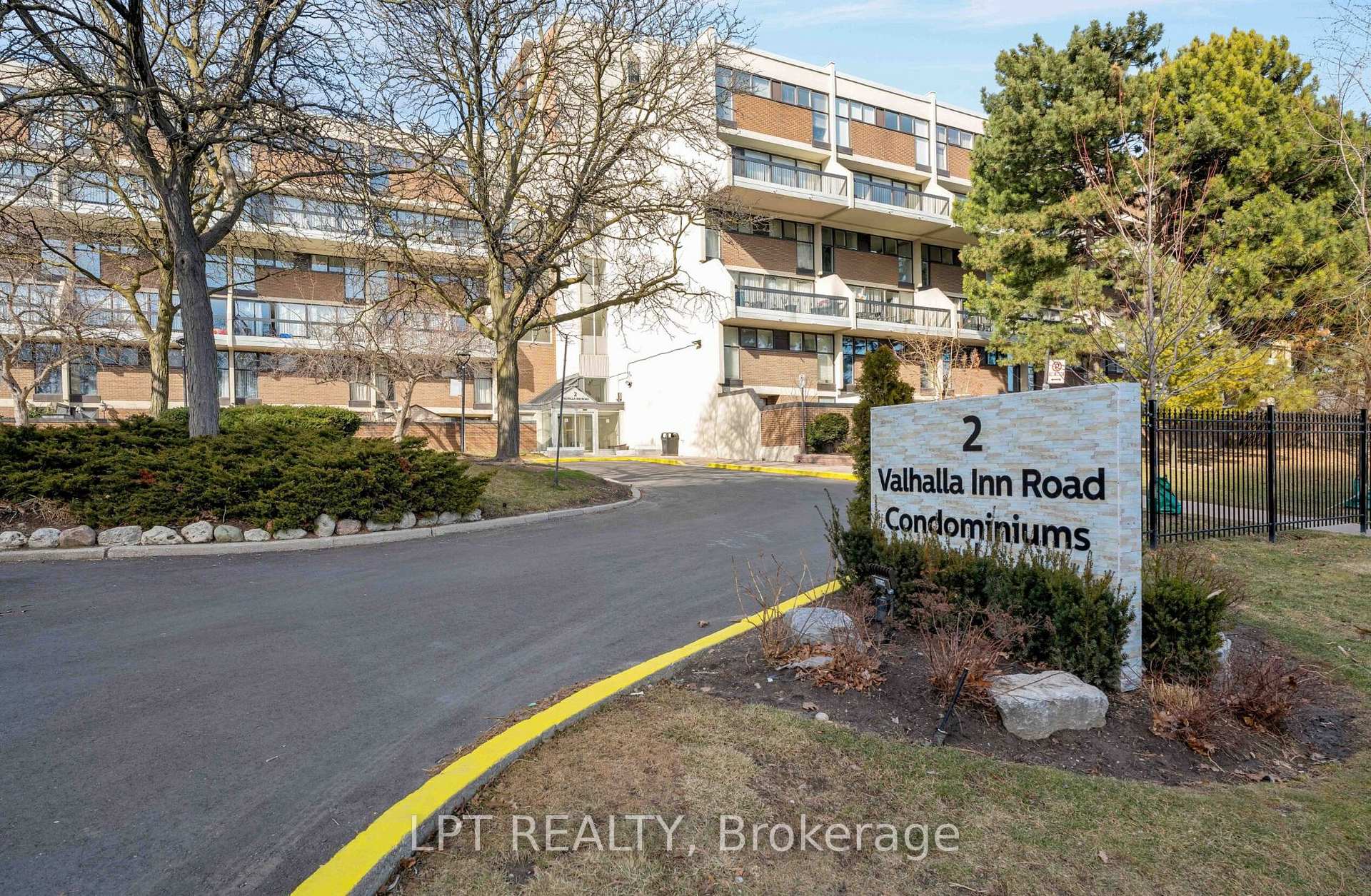 Photo 2 of Unit 332, 2 Valhalla Inn Road, Etobicoke, Islington-City Centre West — HOMEH