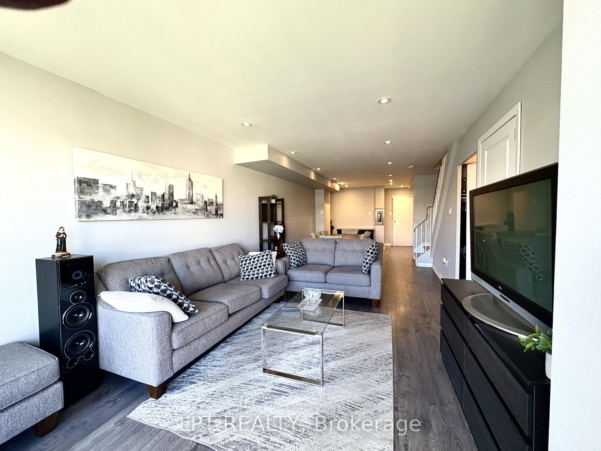 Photo 9 of Unit 332, 2 Valhalla Inn Road, Etobicoke, Islington-City Centre West — HOMEH