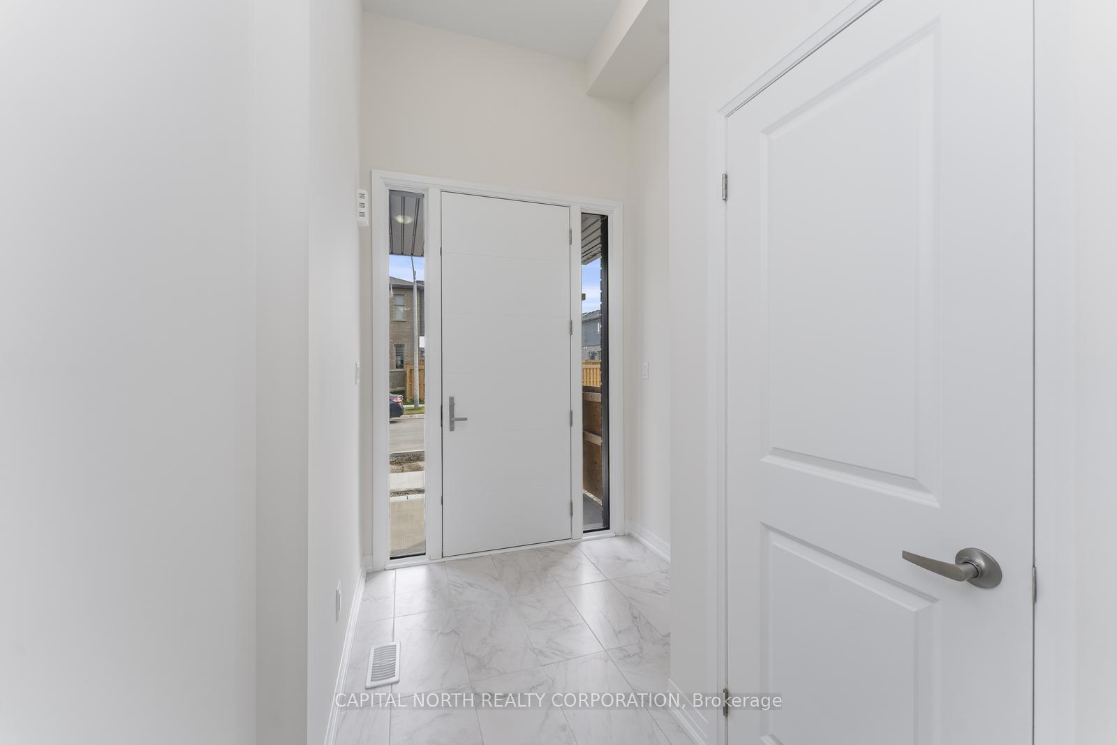 Photo 5 of 116 Turnberry Lane, Barrie, Painswick South — HOMEH