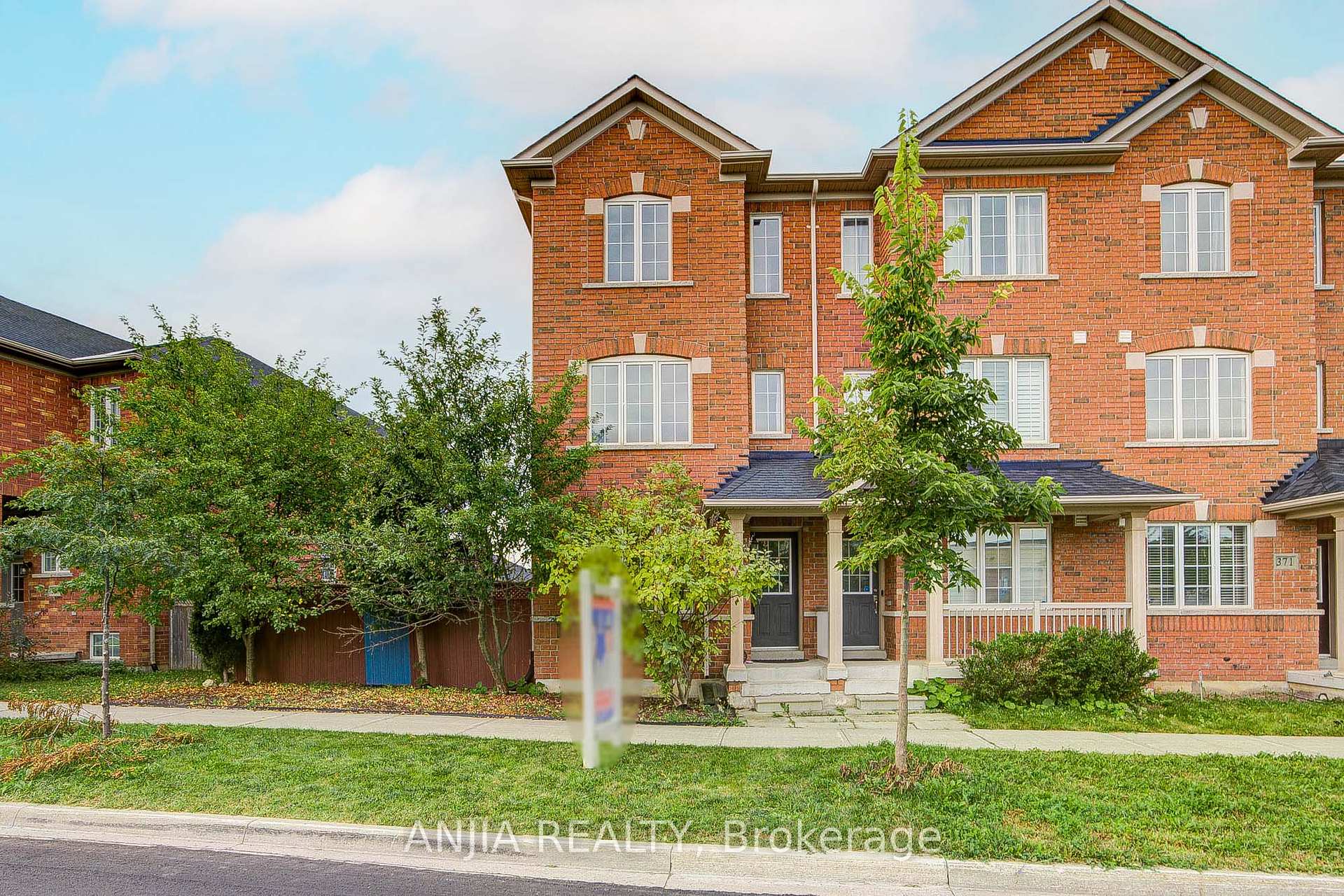 Photo 2 of 375 White's Hill Avenue, Markham, Cornell — HOMEH