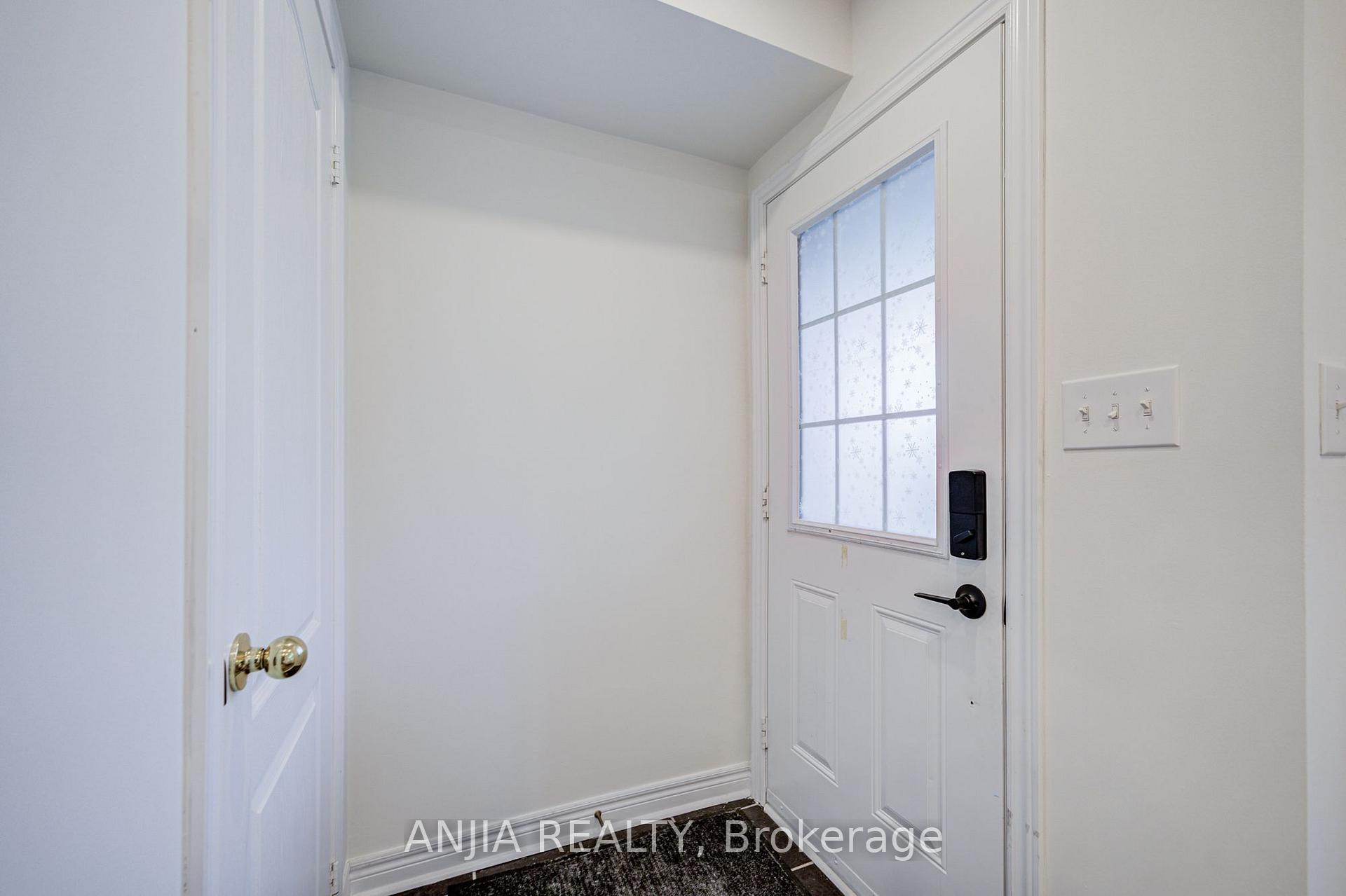Photo 4 of 375 White's Hill Avenue, Markham, Cornell — HOMEH