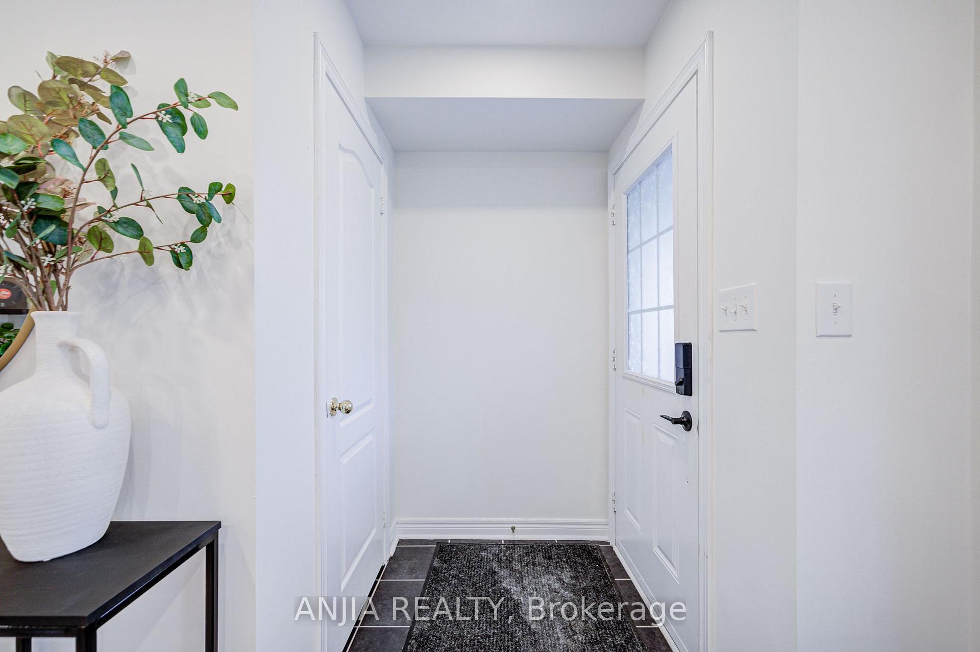 Photo 5 of 375 White's Hill Avenue, Markham, Cornell — HOMEH