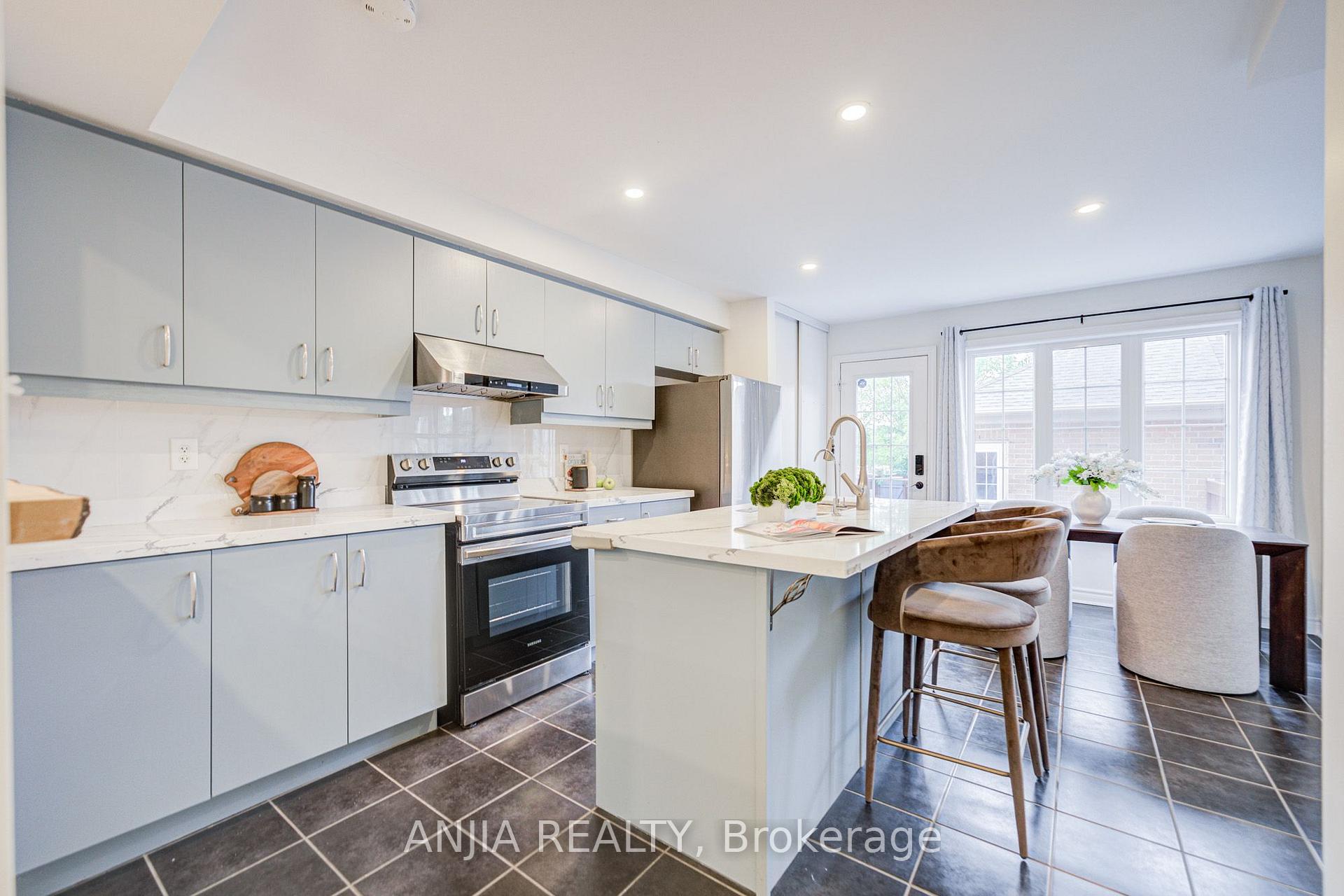 Photo 12 of 375 White's Hill Avenue, Markham, Cornell — HOMEH