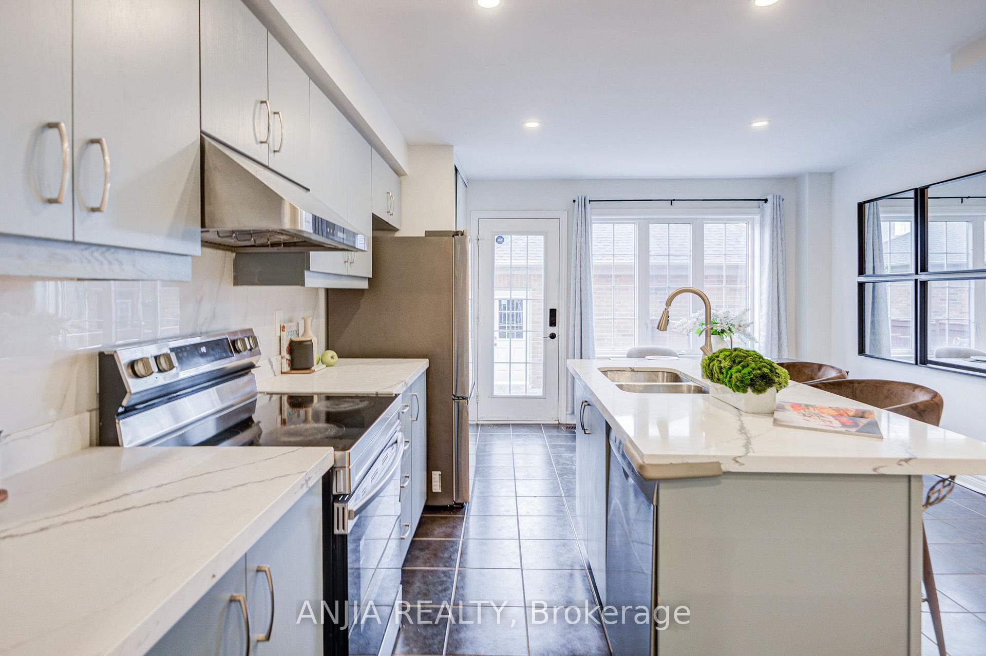 Photo 13 of 375 White's Hill Avenue, Markham, Cornell — HOMEH