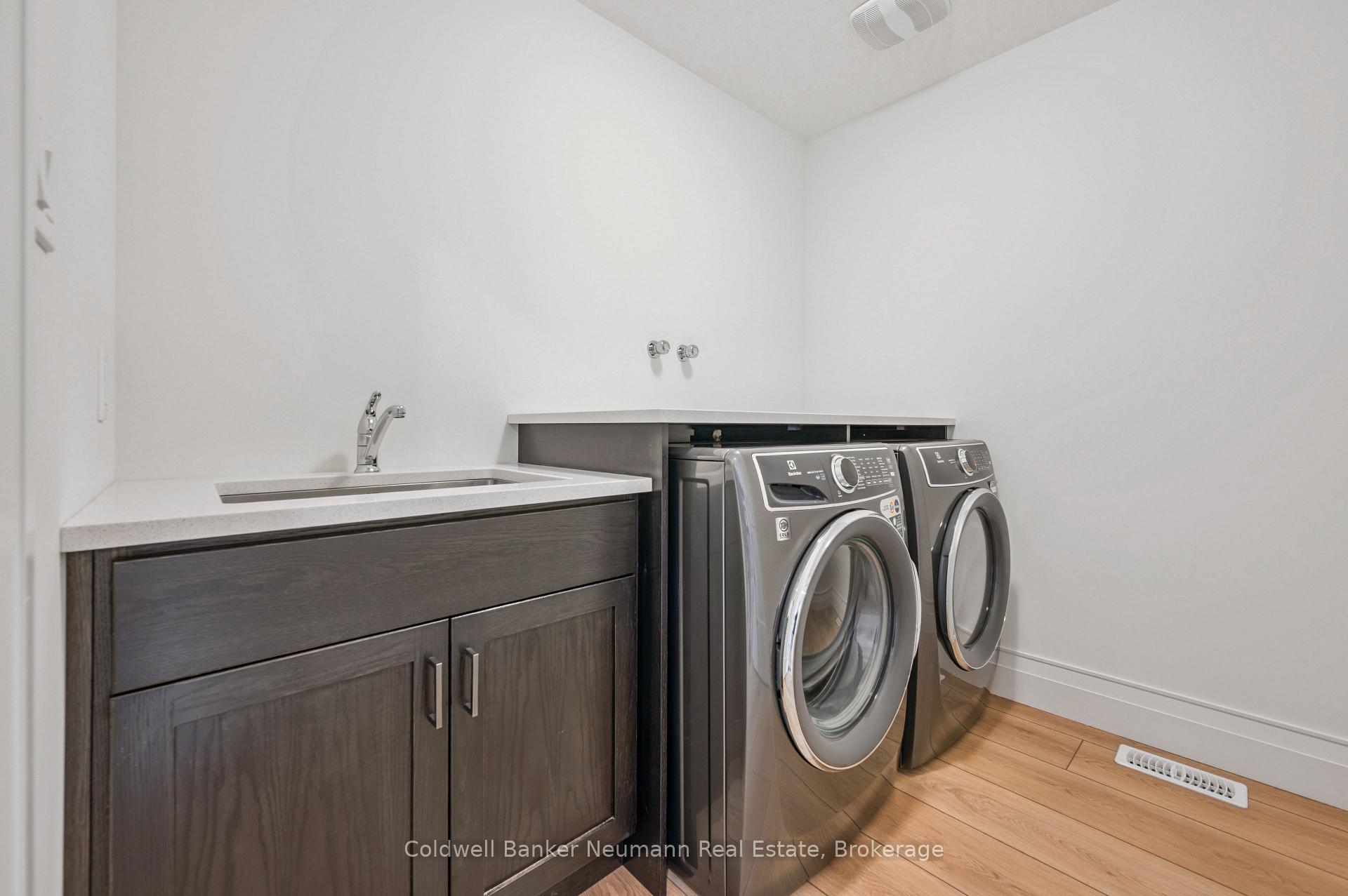 Photo 4 of 35 Davis Street, Centre Wellington, Elora/Salem — HOMEH