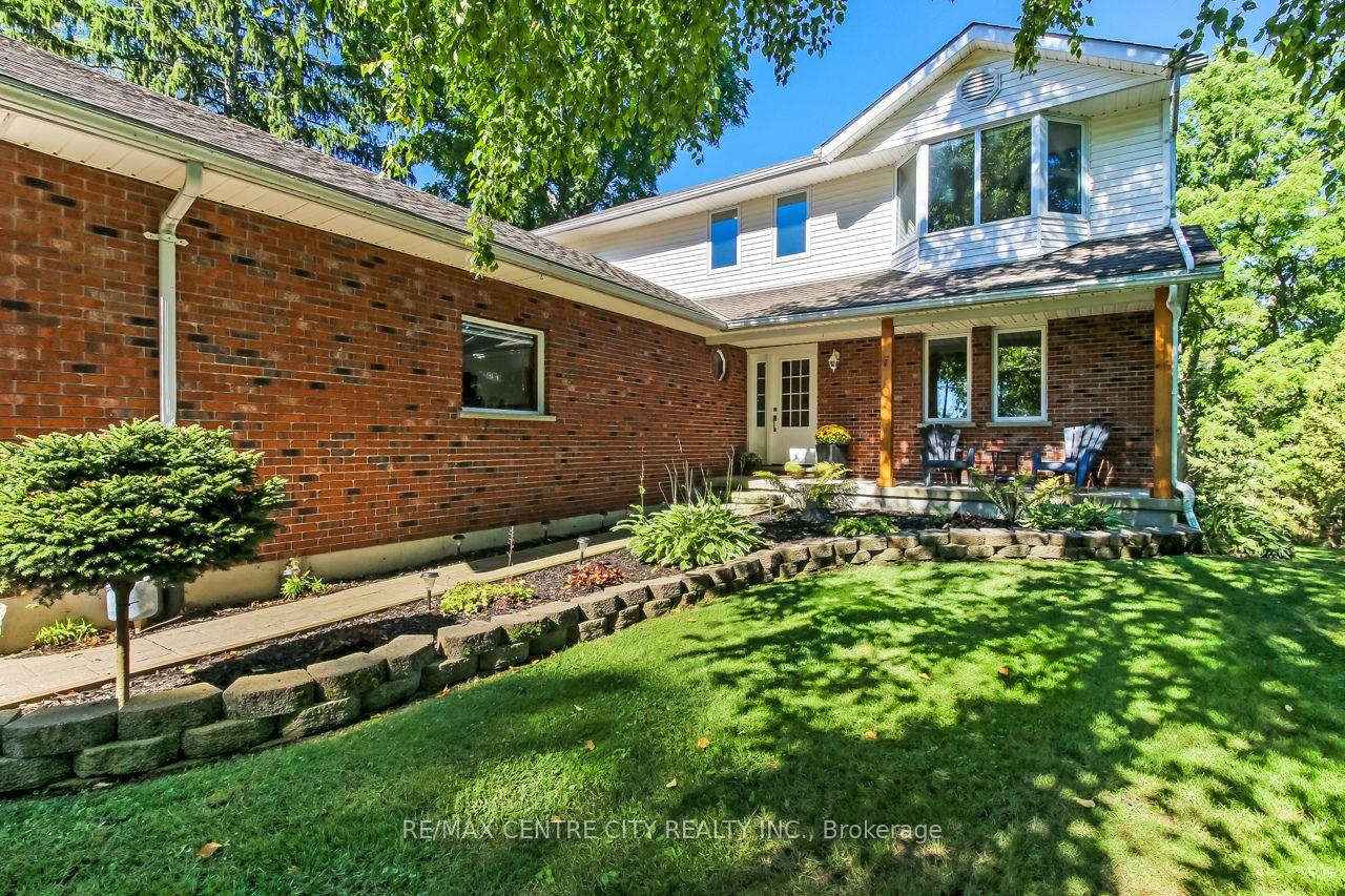 Photo 3 of 37450 Lake Line, Southwold, Rural Southwold — HOMEH