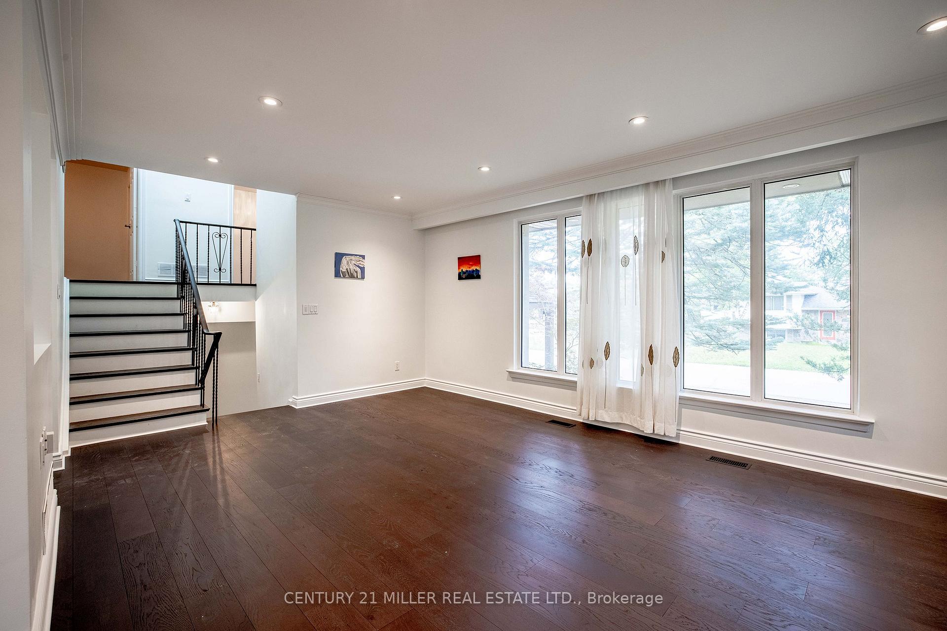 Photo 7 of 2039 Wakely Street, Oakville, West — HOMEH
