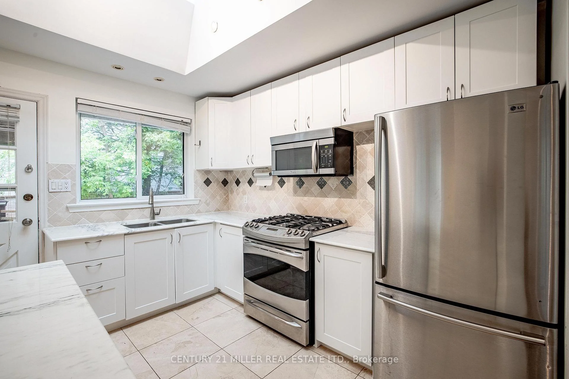 Photo 16 of 2039 Wakely Street, Oakville, West — HOMEH