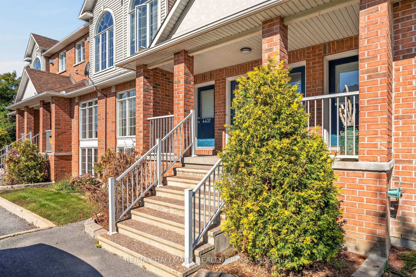 Photo 3 of 4437 Harper Avenue, Ottawa, Carson Grove — HOMEH