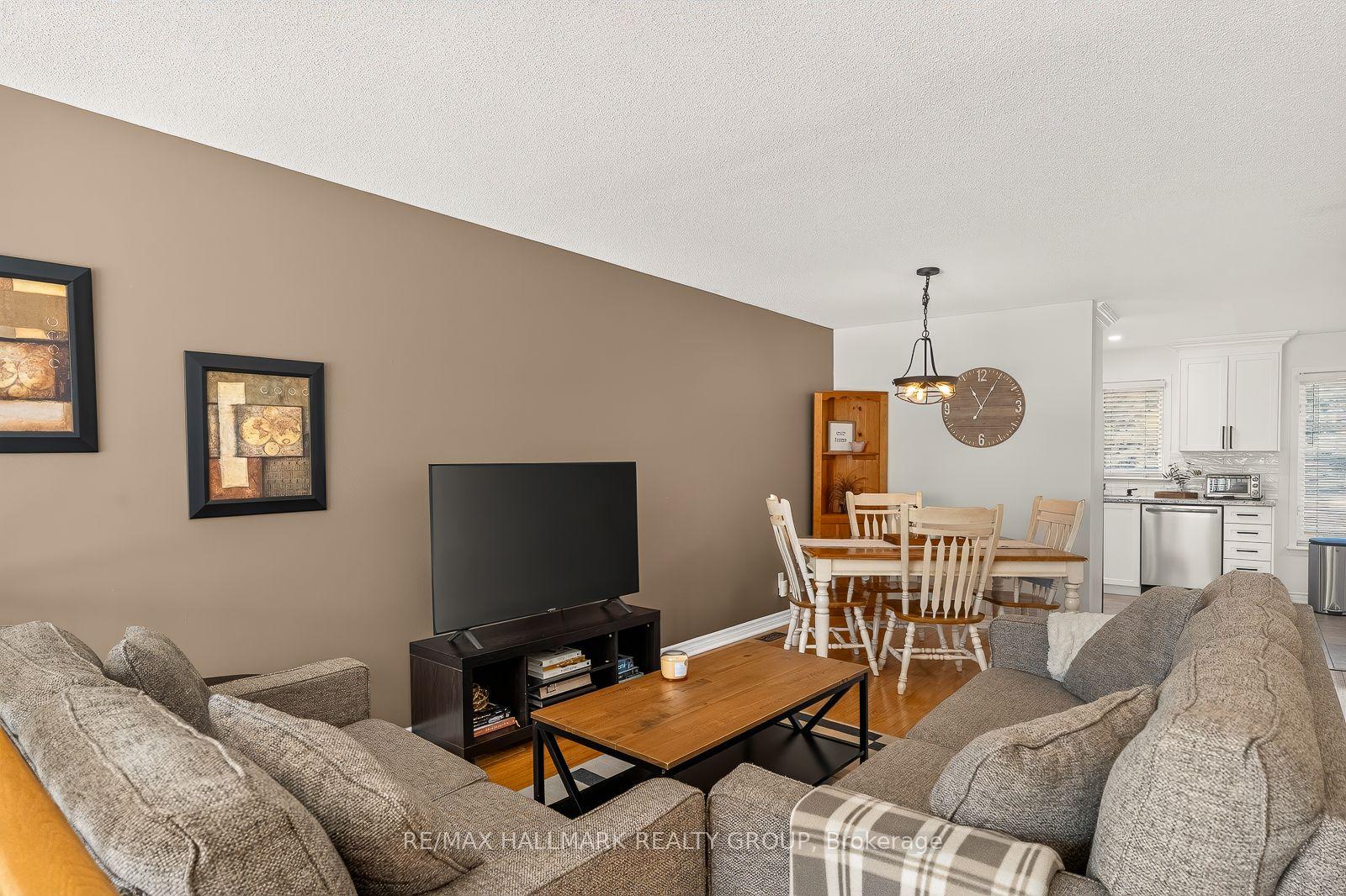 Photo 7 of 4437 Harper Avenue, Ottawa, Carson Grove — HOMEH