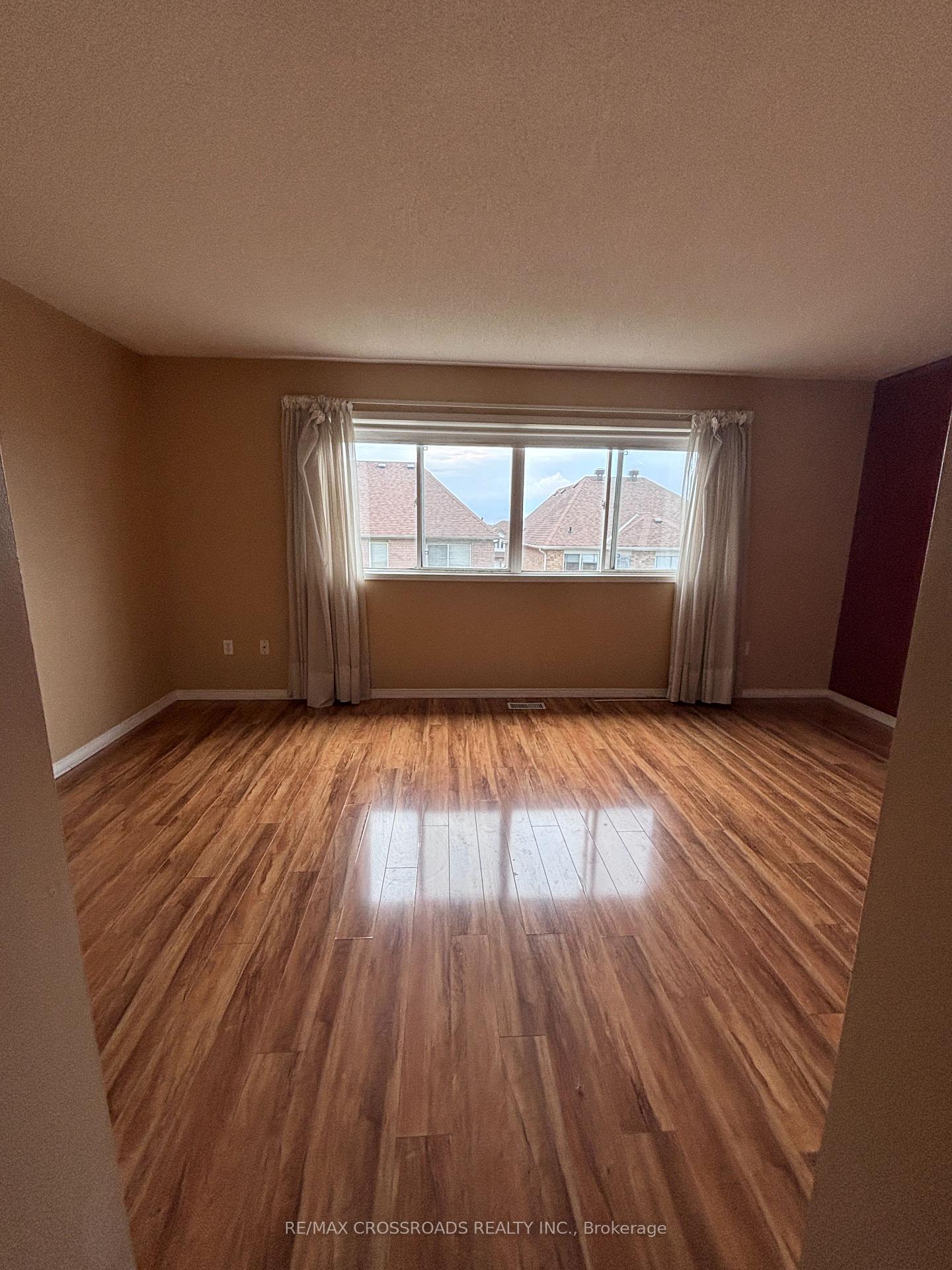 Photo 5 of 120 Bunchberry Way, Brampton, Sandringham-Wellington — HOMEH