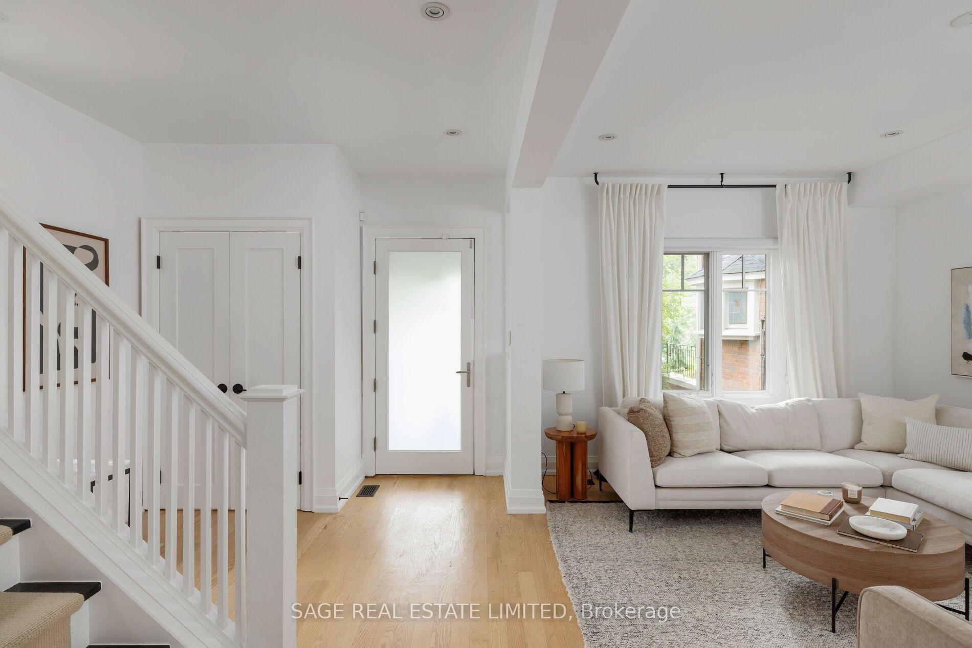 Photo 2 of 32 Edgewood Crescent, Toronto, Rosedale-Moore Park — HOMEH