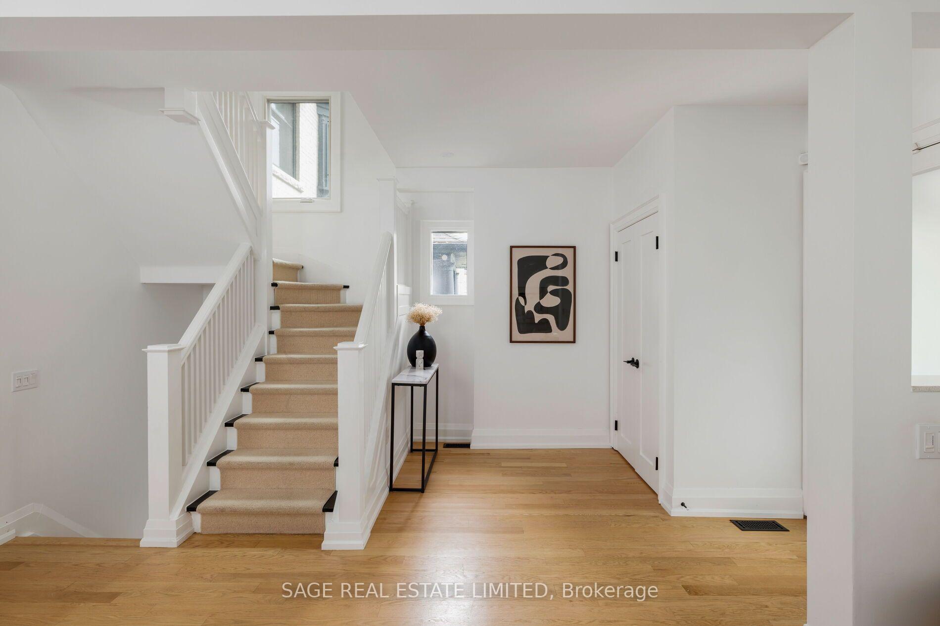 Photo 3 of 32 Edgewood Crescent, Toronto, Rosedale-Moore Park — HOMEH