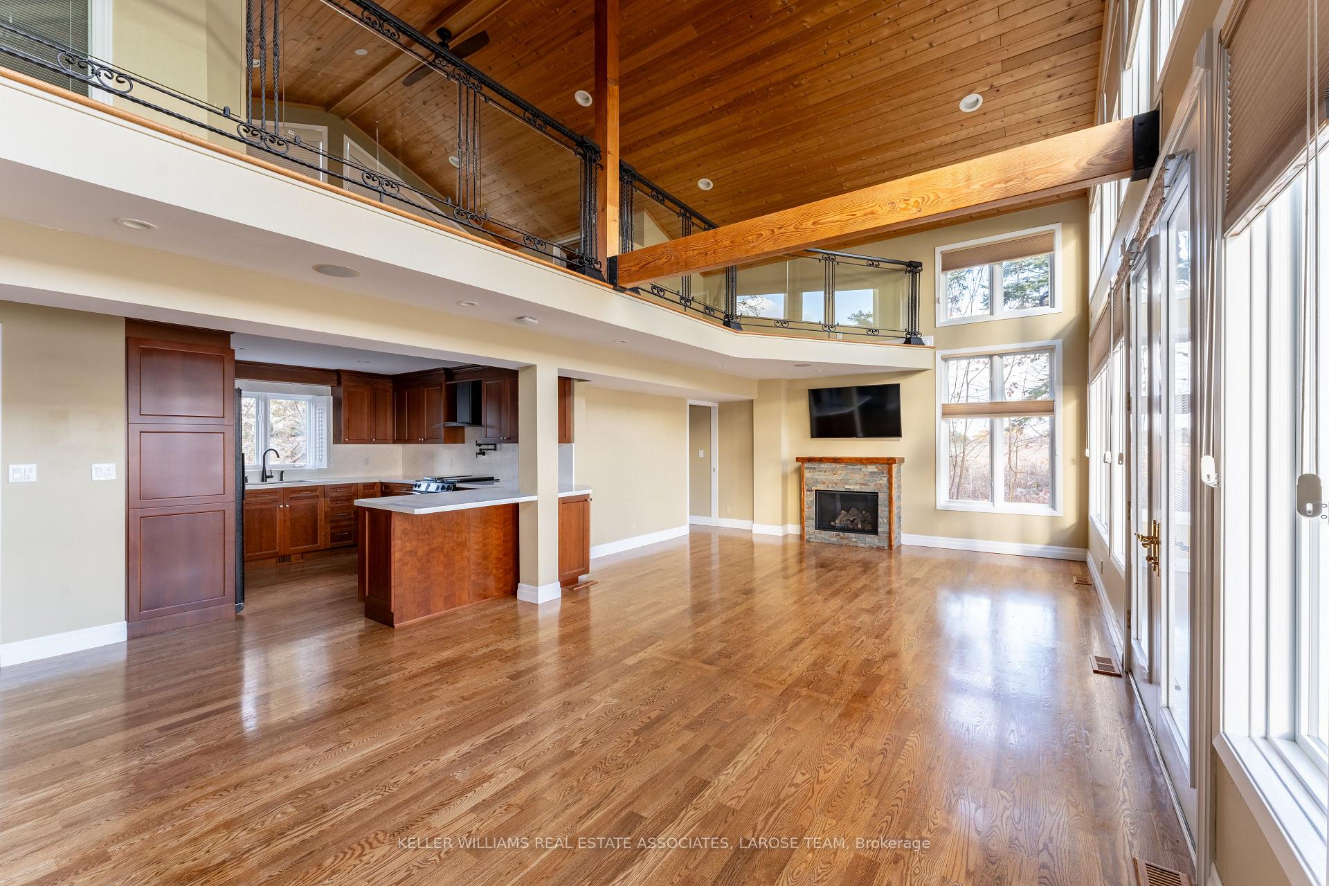 Photo 4 of Unit 4, 75 Maple Avenue S, Mississauga, Port Credit — HOMEH
