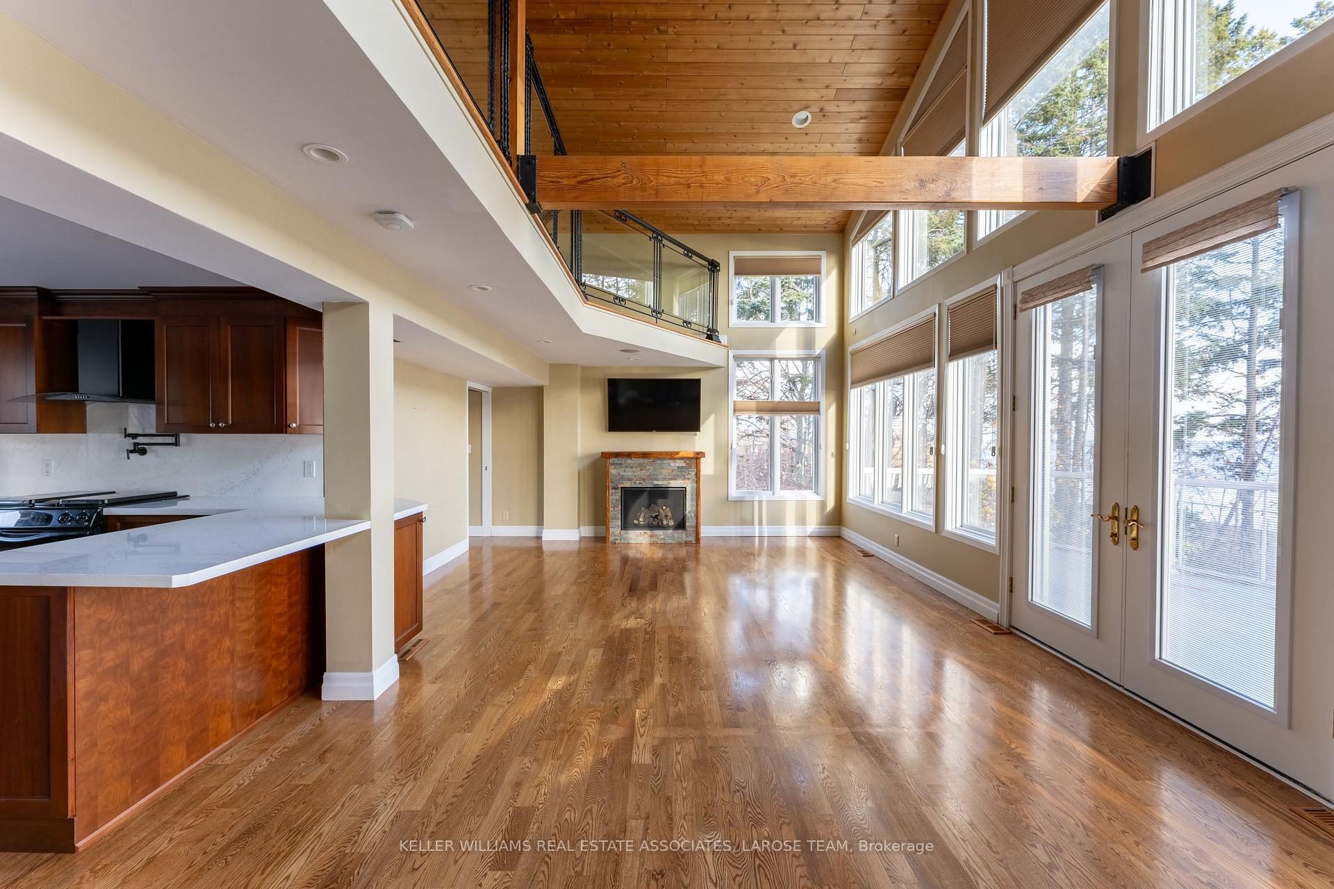 Photo 5 of Unit 4, 75 Maple Avenue S, Mississauga, Port Credit — HOMEH