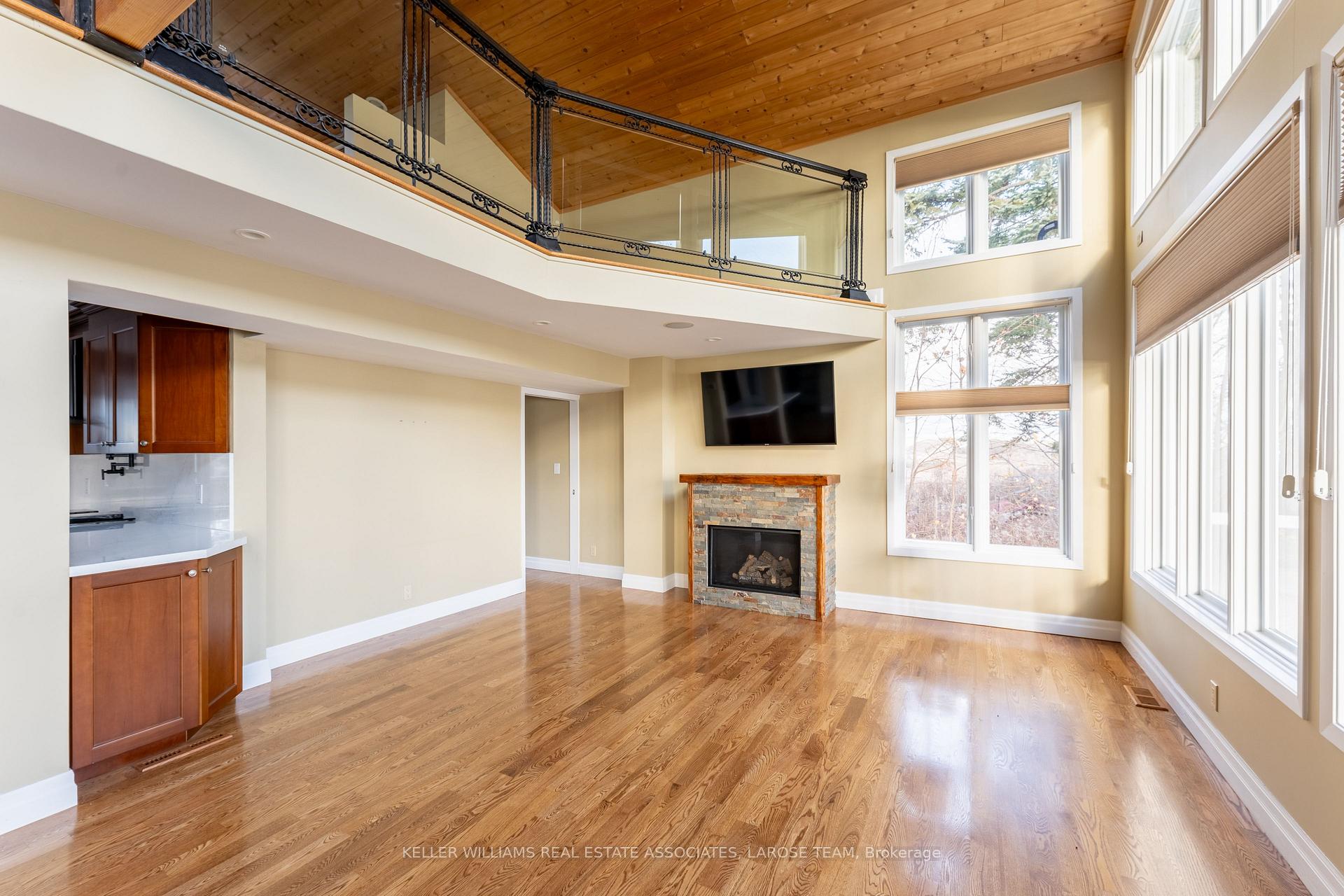 Photo 6 of Unit 4, 75 Maple Avenue S, Mississauga, Port Credit — HOMEH