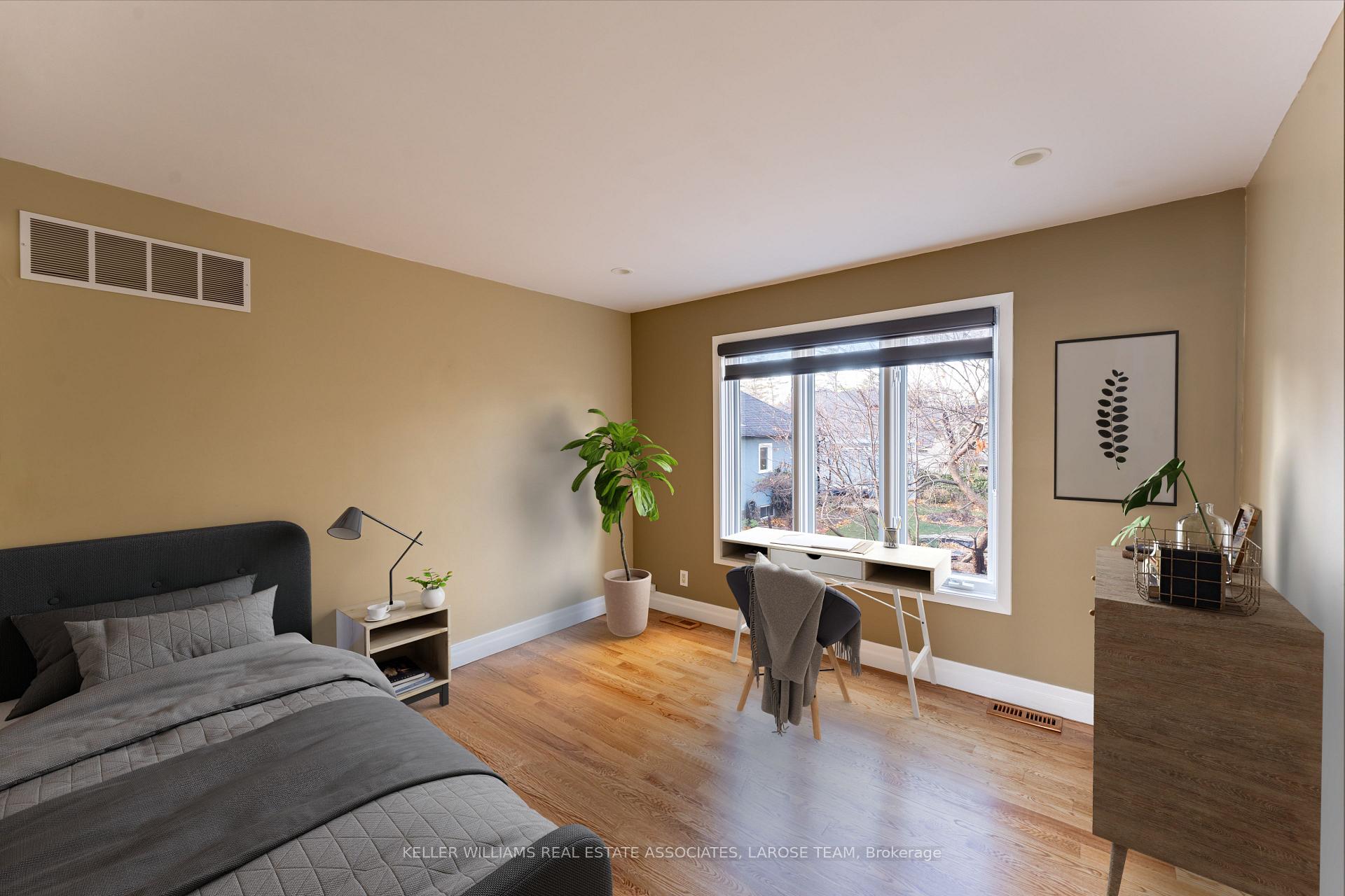 Photo 13 of Unit 4, 75 Maple Avenue S, Mississauga, Port Credit — HOMEH