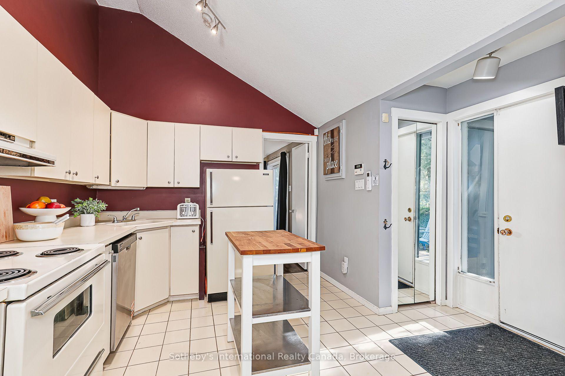Photo 9 of 442 Oxbow Crescent, Collingwood — HOMEH