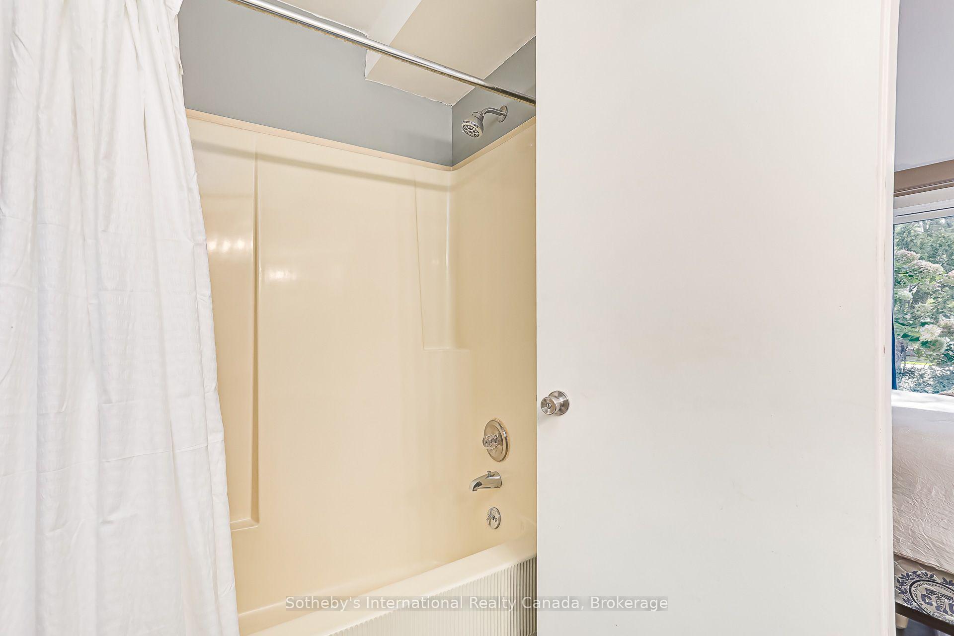 Photo 13 of 442 Oxbow Crescent, Collingwood — HOMEH