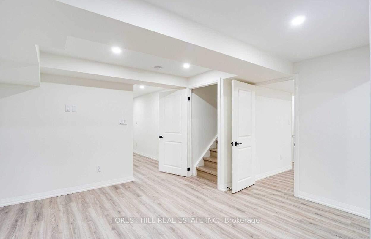 Photo 2 of Unit Lower, 121 Timberwolf Crescent, Vaughan, Vellore Village — HOMEH