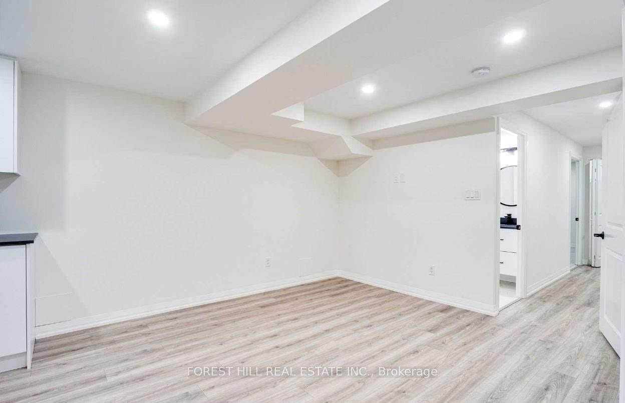 Photo 3 of Unit Lower, 121 Timberwolf Crescent, Vaughan, Vellore Village — HOMEH