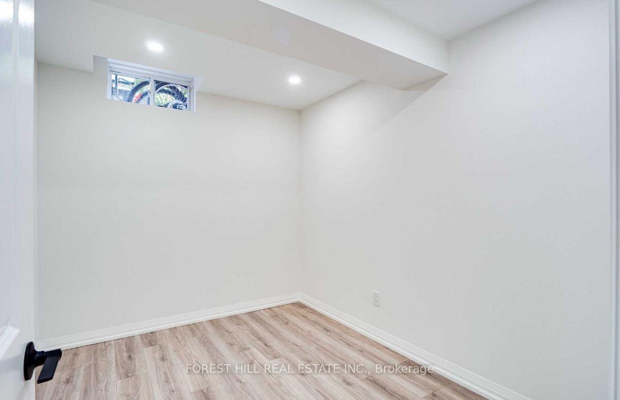 Photo 5 of Unit Lower, 121 Timberwolf Crescent, Vaughan, Vellore Village — HOMEH