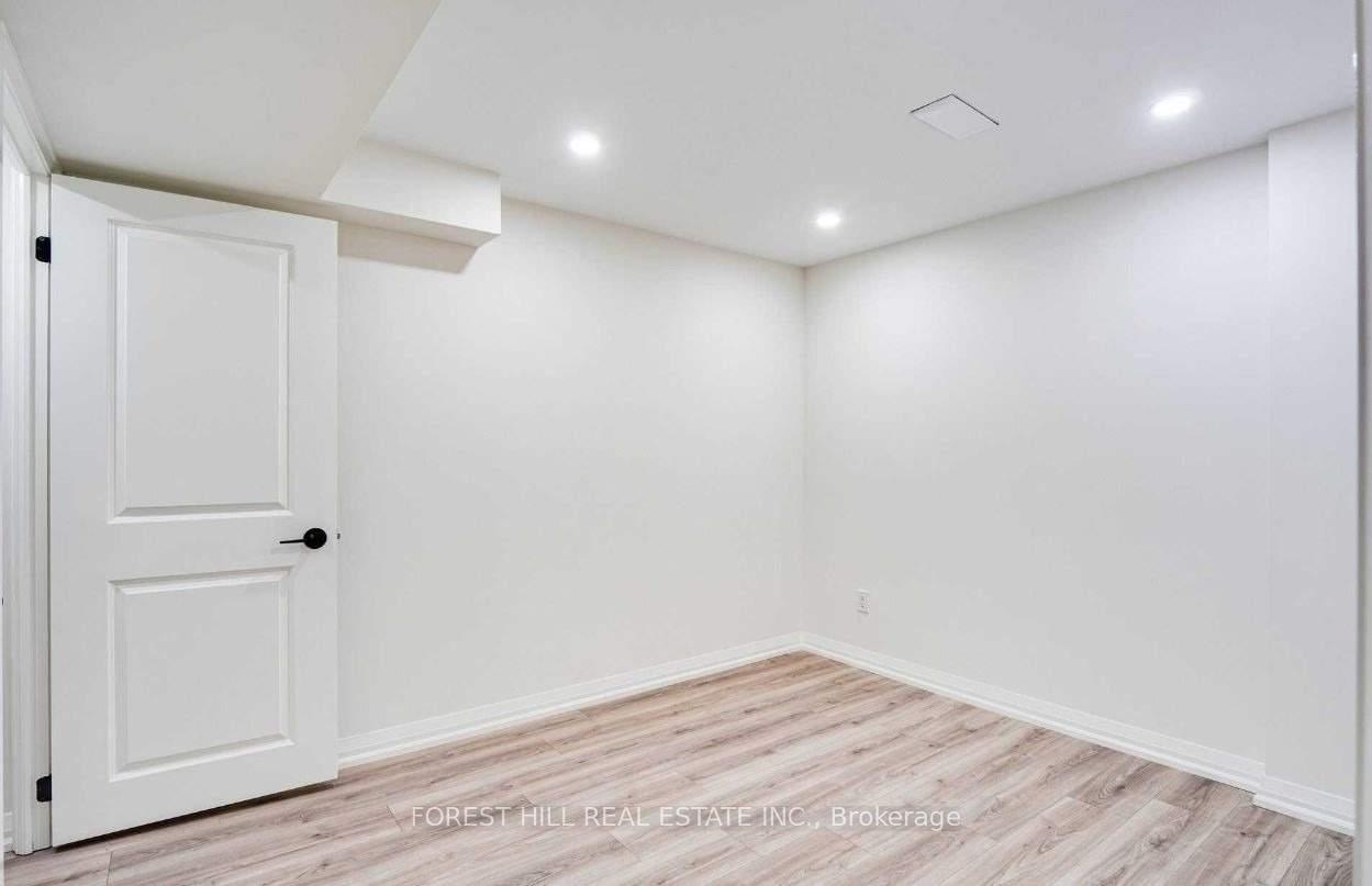 Photo 6 of Unit Lower, 121 Timberwolf Crescent, Vaughan, Vellore Village — HOMEH