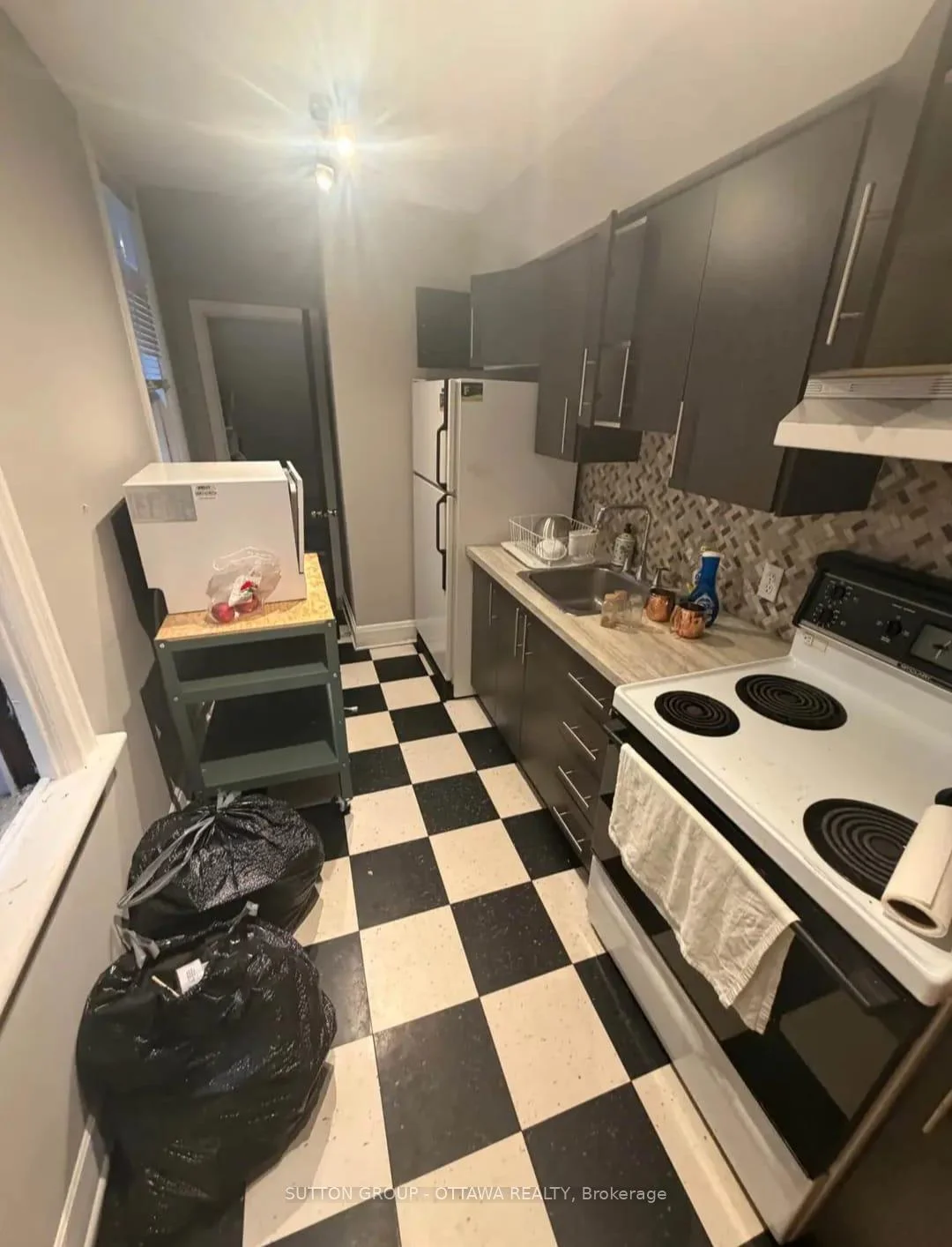 Photo 2 of 607 Maclaren Street, Ottawa, Ottawa Centre — HOMEH