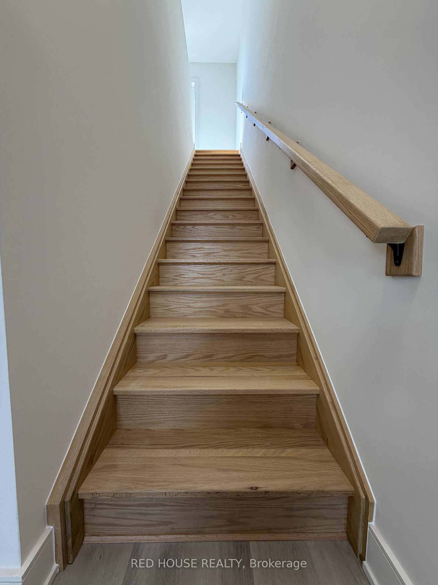 Photo 3 of 208 Ellis Avenue, St. Catharines, Oakdale — HOMEH