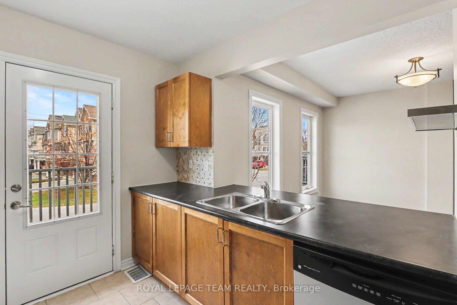 Photo 17 of 2100 Madrid Avenue, Ottawa, Barrhaven - Heritage Park — HOMEH