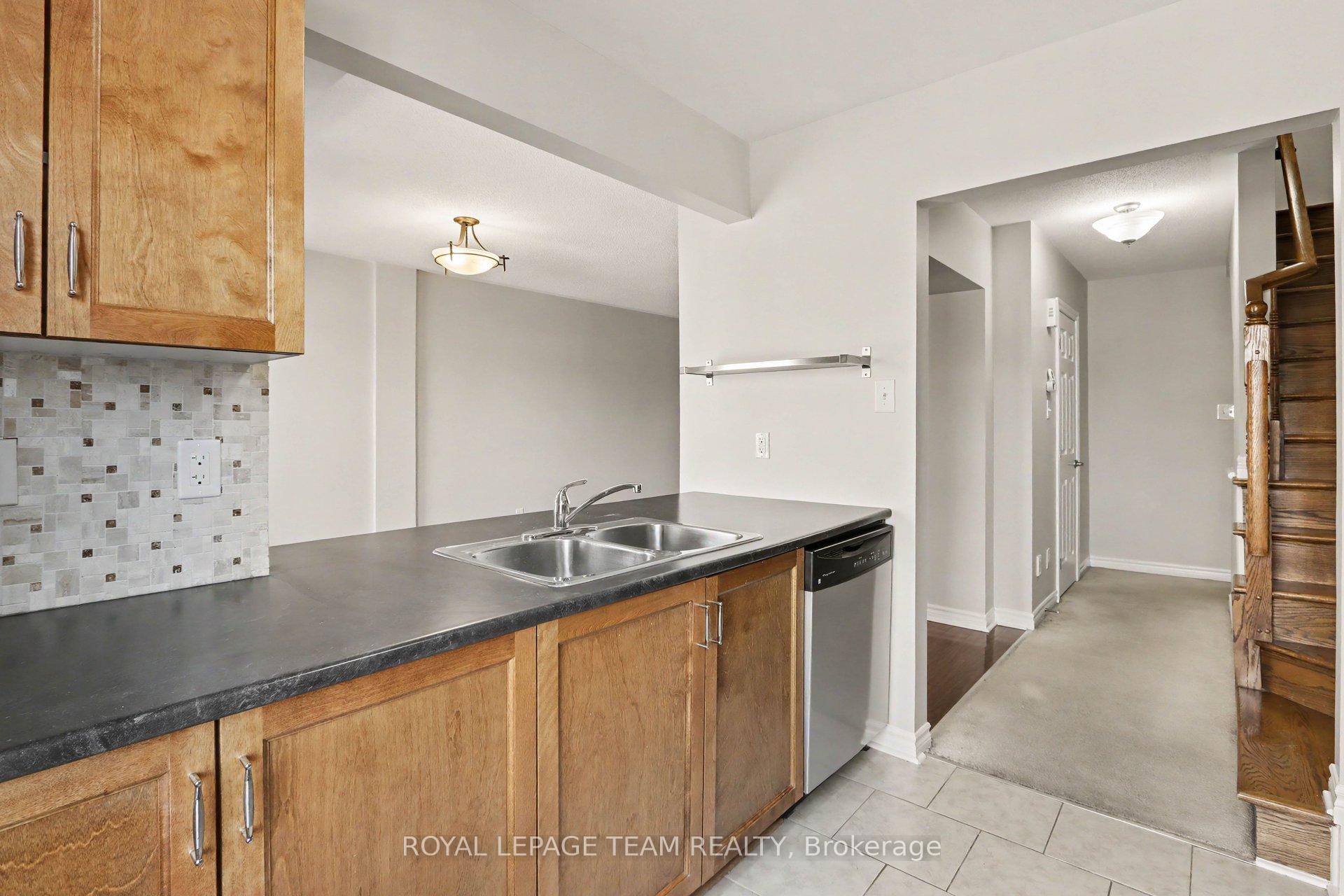 Photo 18 of 2100 Madrid Avenue, Ottawa, Barrhaven - Heritage Park — HOMEH