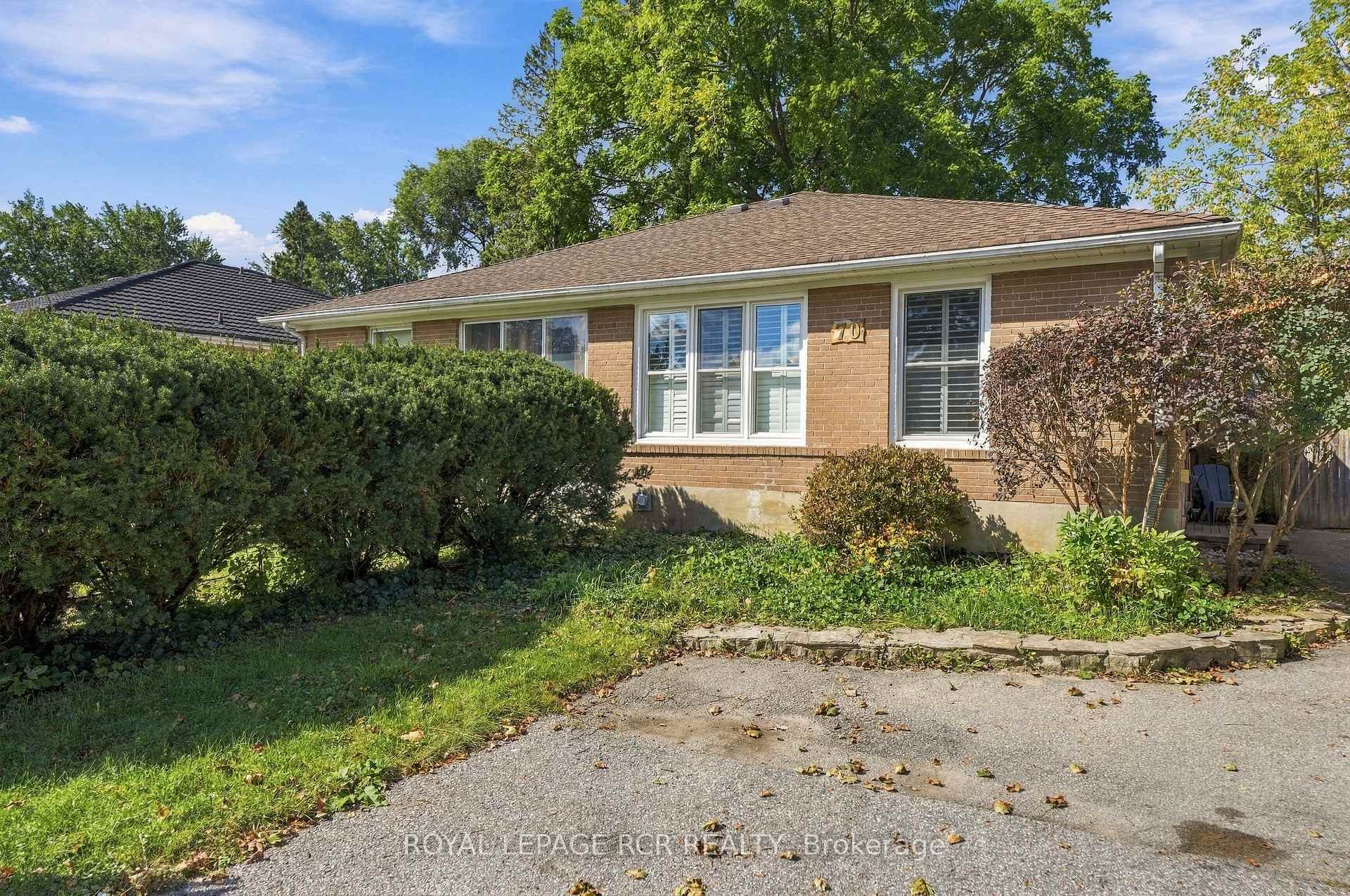 Photo 3 of 70 Tecumseh Drive, Aurora, Aurora Heights — HOMEH