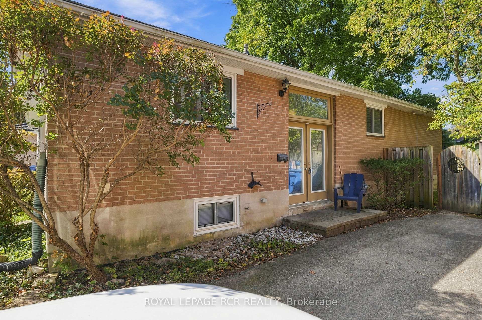 Photo 4 of 70 Tecumseh Drive, Aurora, Aurora Heights — HOMEH