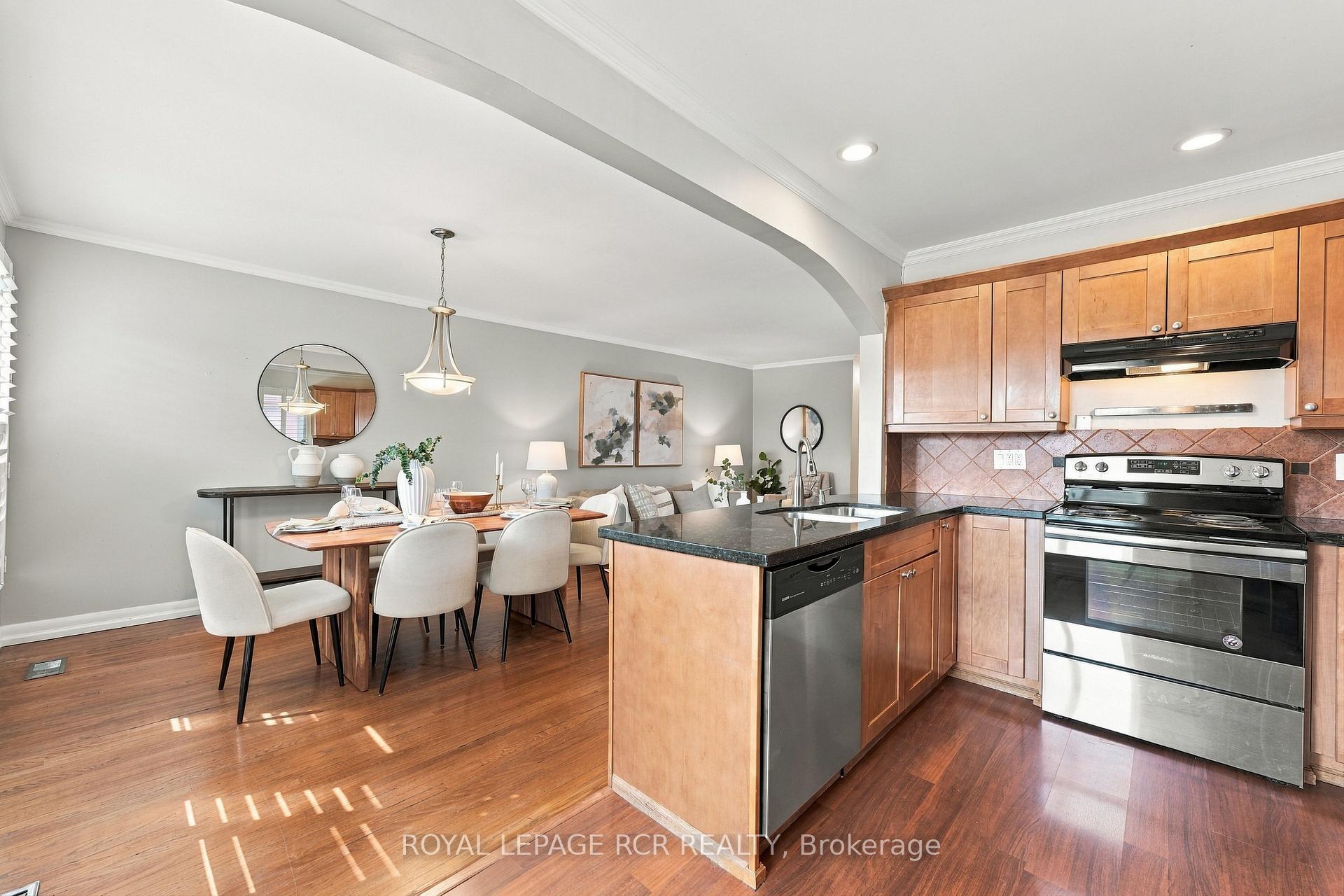 Photo 15 of 70 Tecumseh Drive, Aurora, Aurora Heights — HOMEH