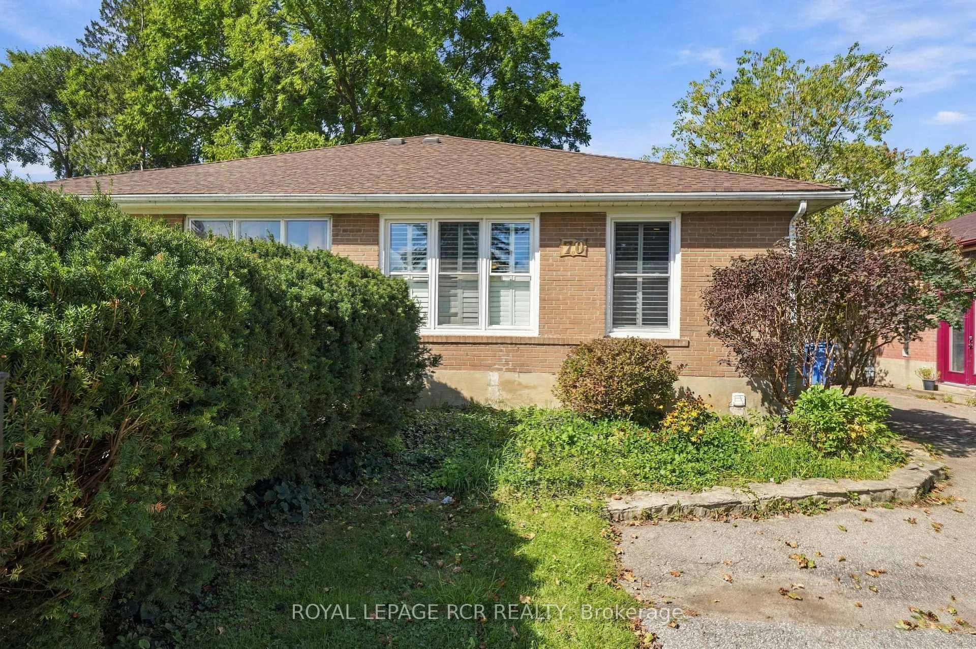 Photo 2 of 70 Tecumseh Drive, Aurora, Aurora Heights — HOMEH