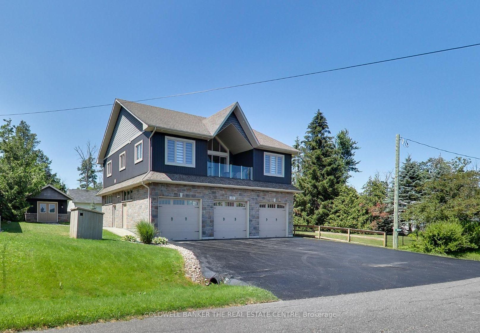 Photo 1 of 224 Lakeshore Road E, Oro-Medonte, Rural Oro-Medonte — HOMEH