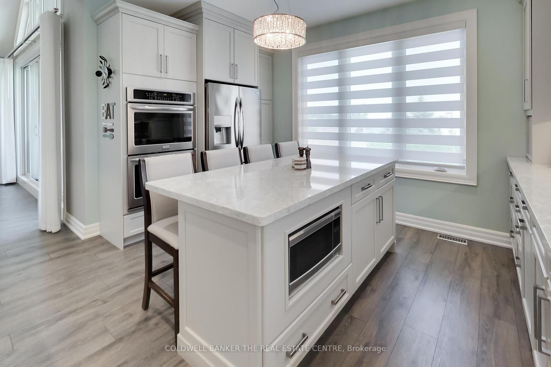 Photo 4 of 224 Lakeshore Road E, Oro-Medonte, Rural Oro-Medonte — HOMEH