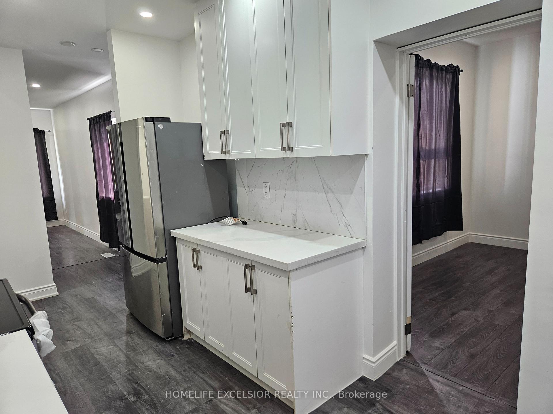 Photo 3 of 82 Pandora Circle, Scarborough, Woburn — HOMEH