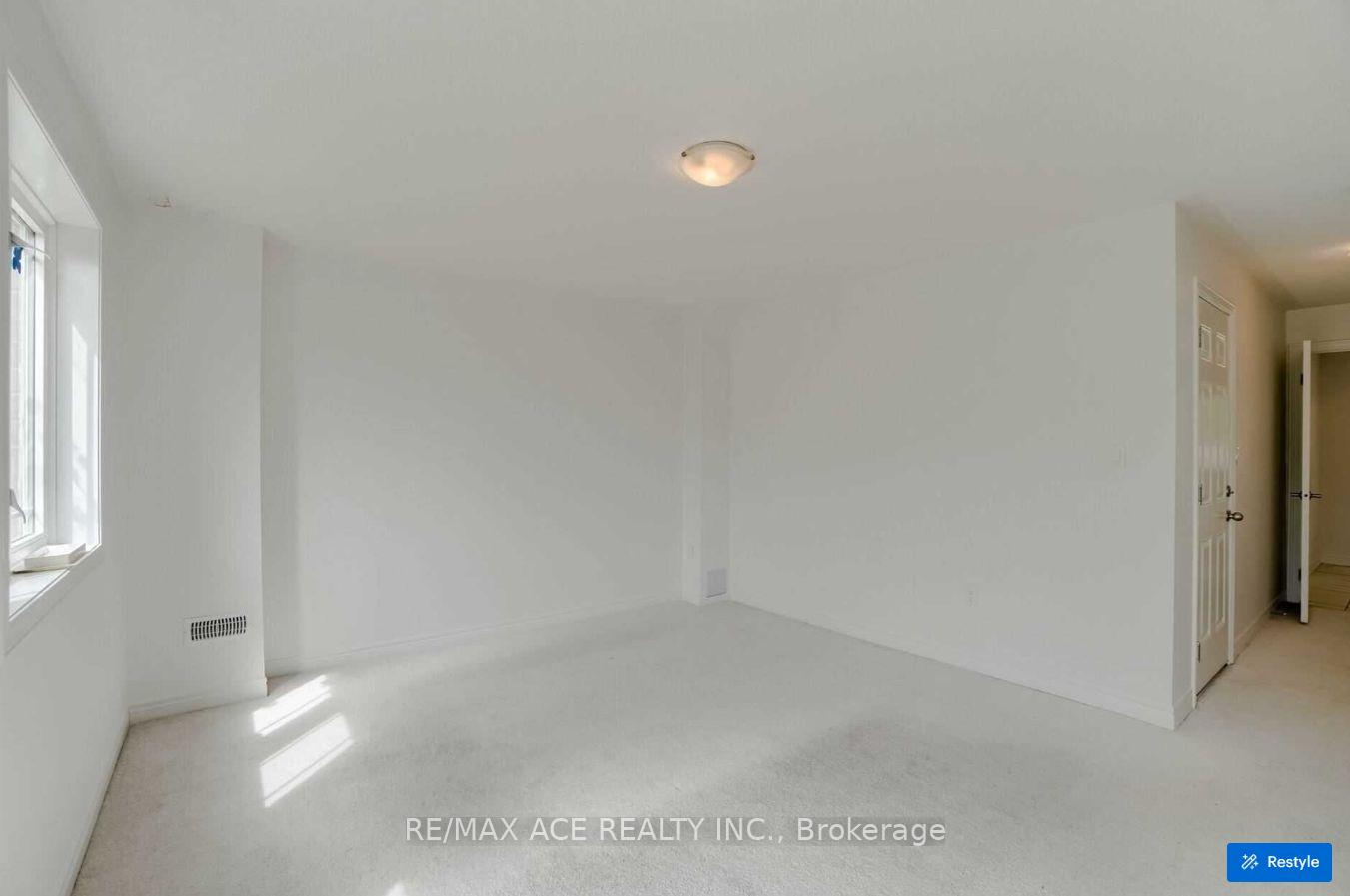 Photo 7 of 11 Waterstone Way, Whitby, Williamsburg — HOMEH
