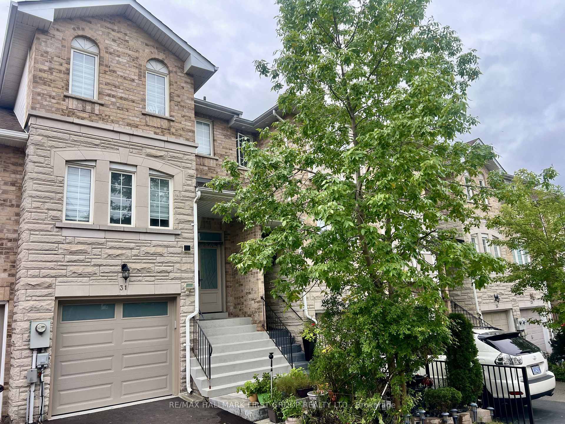Photo 2 of 31 Shining Star Crescent, North York, Mount Dennis — HOMEH