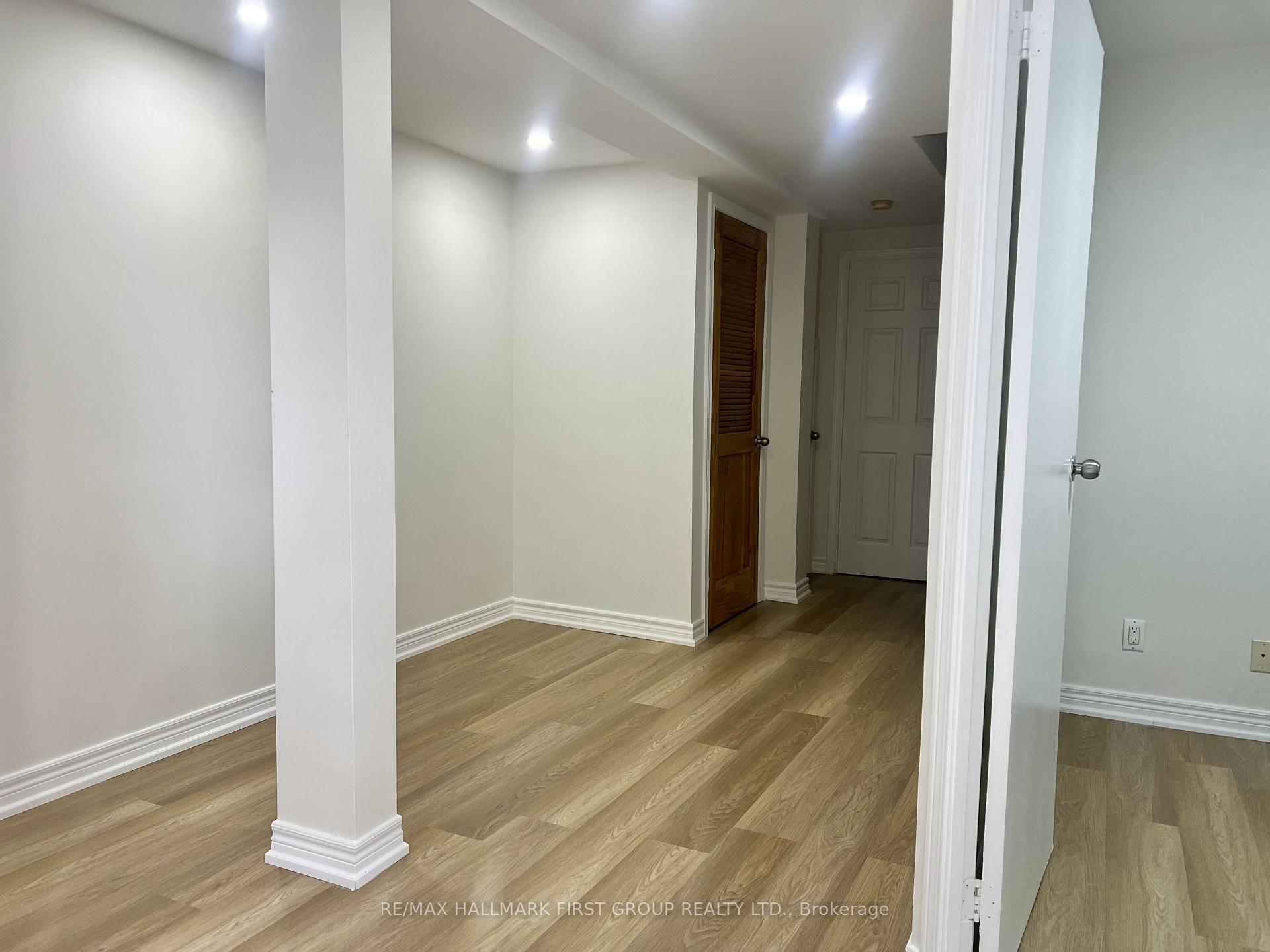 Photo 6 of 31 Shining Star Crescent, North York, Mount Dennis — HOMEH