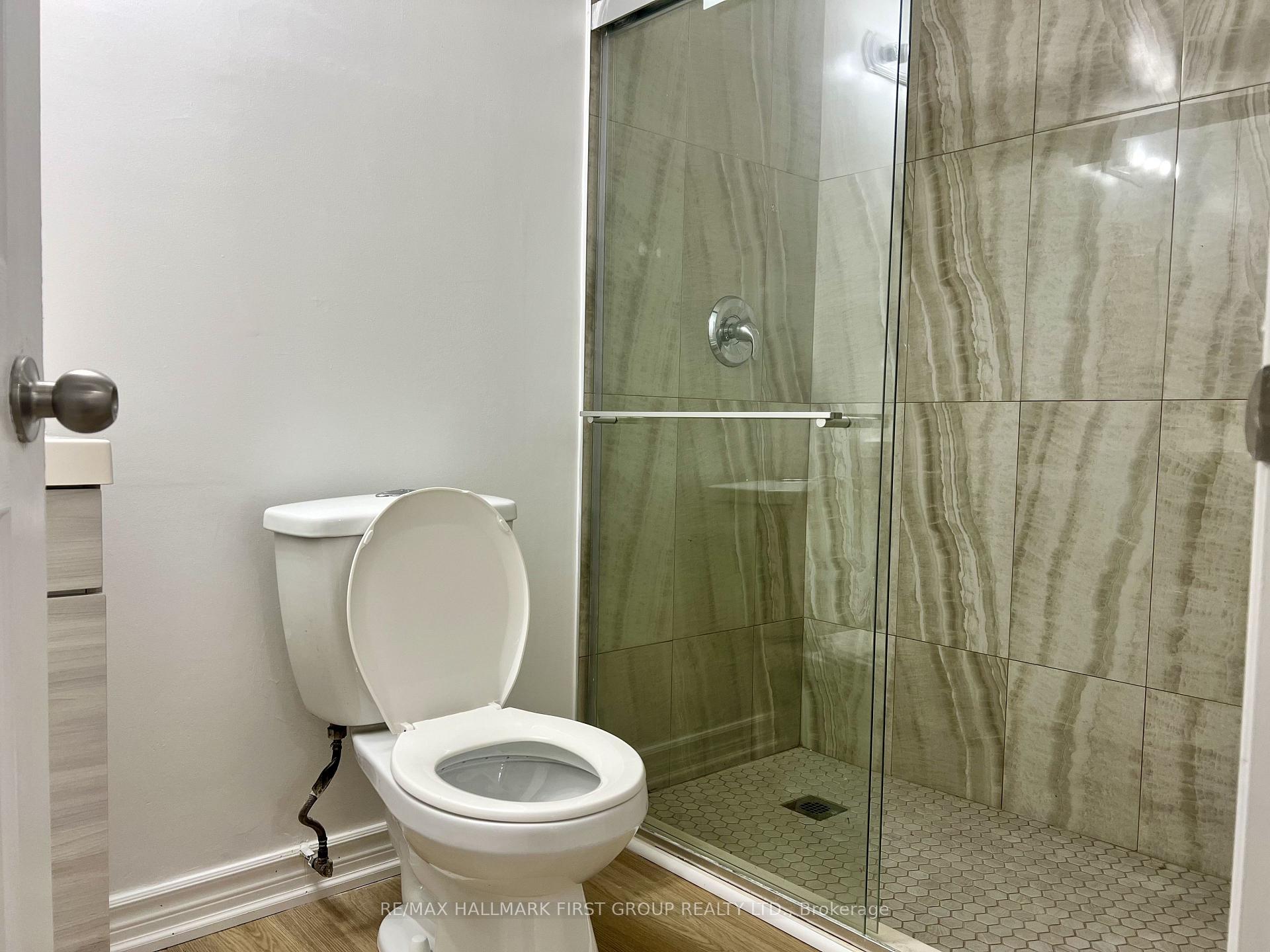 Photo 7 of 31 Shining Star Crescent, North York, Mount Dennis — HOMEH